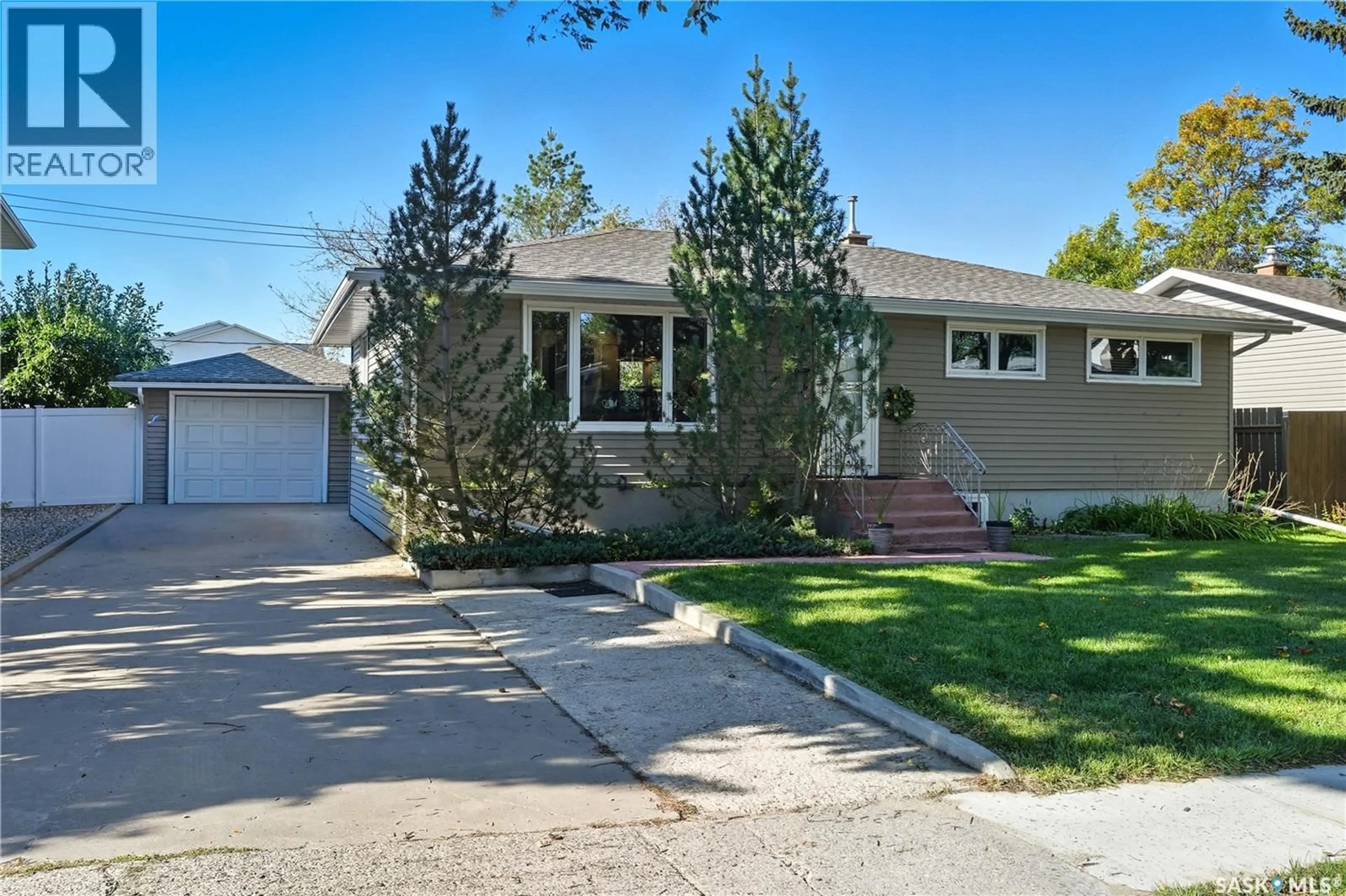 Home with vinyl exterior material, street for 114 PATTERSON DRIVE, Regina Saskatchewan S4S3W9