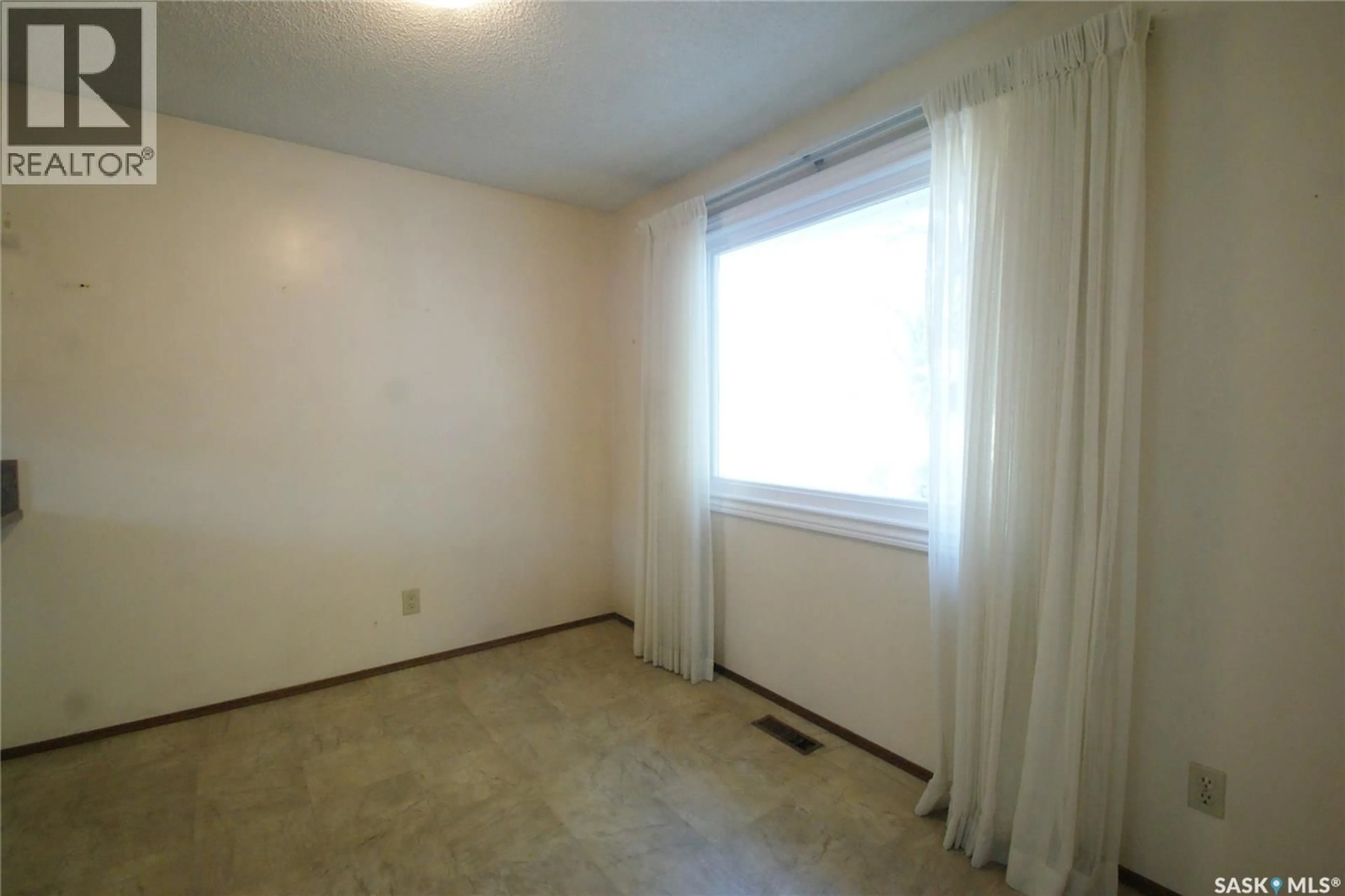 A pic of a room for 402 MCKERCHER DRIVE, Saskatoon Saskatchewan S7H3W5
