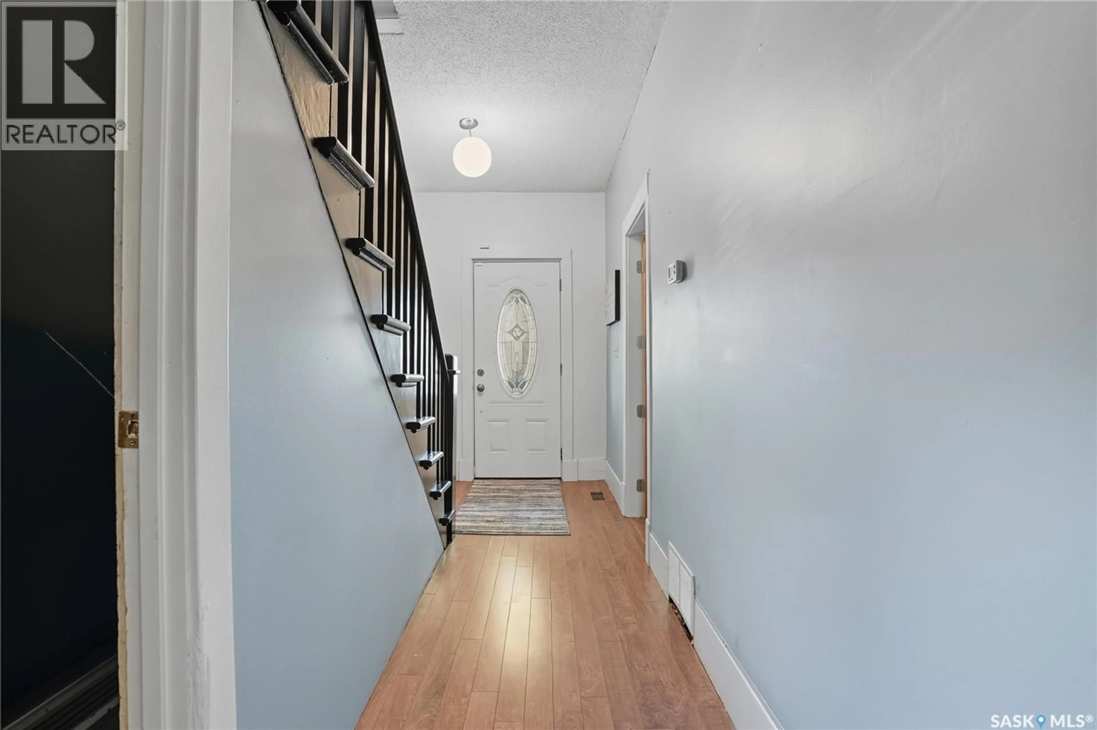 Indoor entryway for 623 8TH AVENUE, Saskatoon Saskatchewan S7K2W7