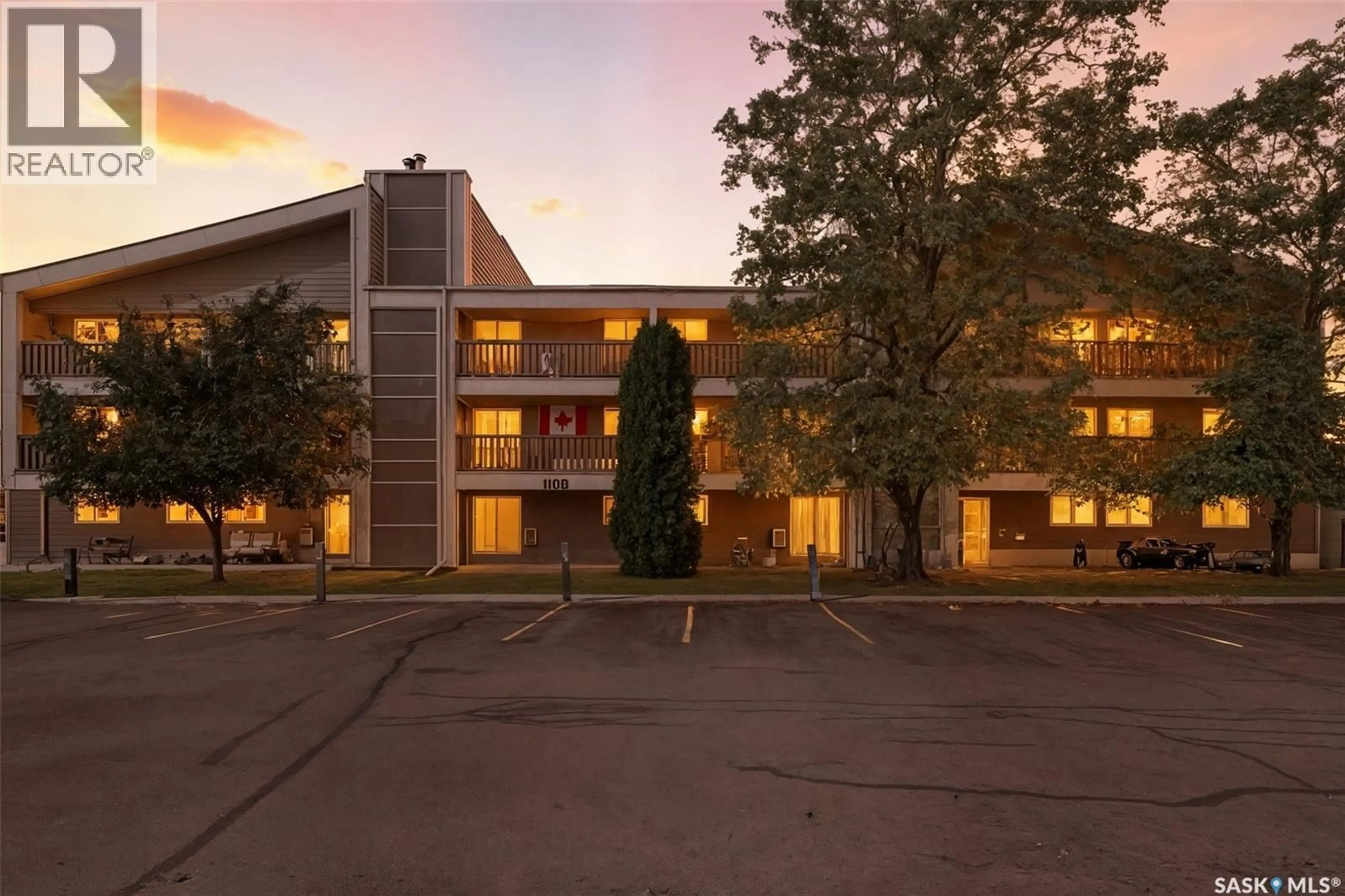 Patio, building for 115th E - 1114 425 STREET, Saskatoon Saskatchewan S7N2E5
