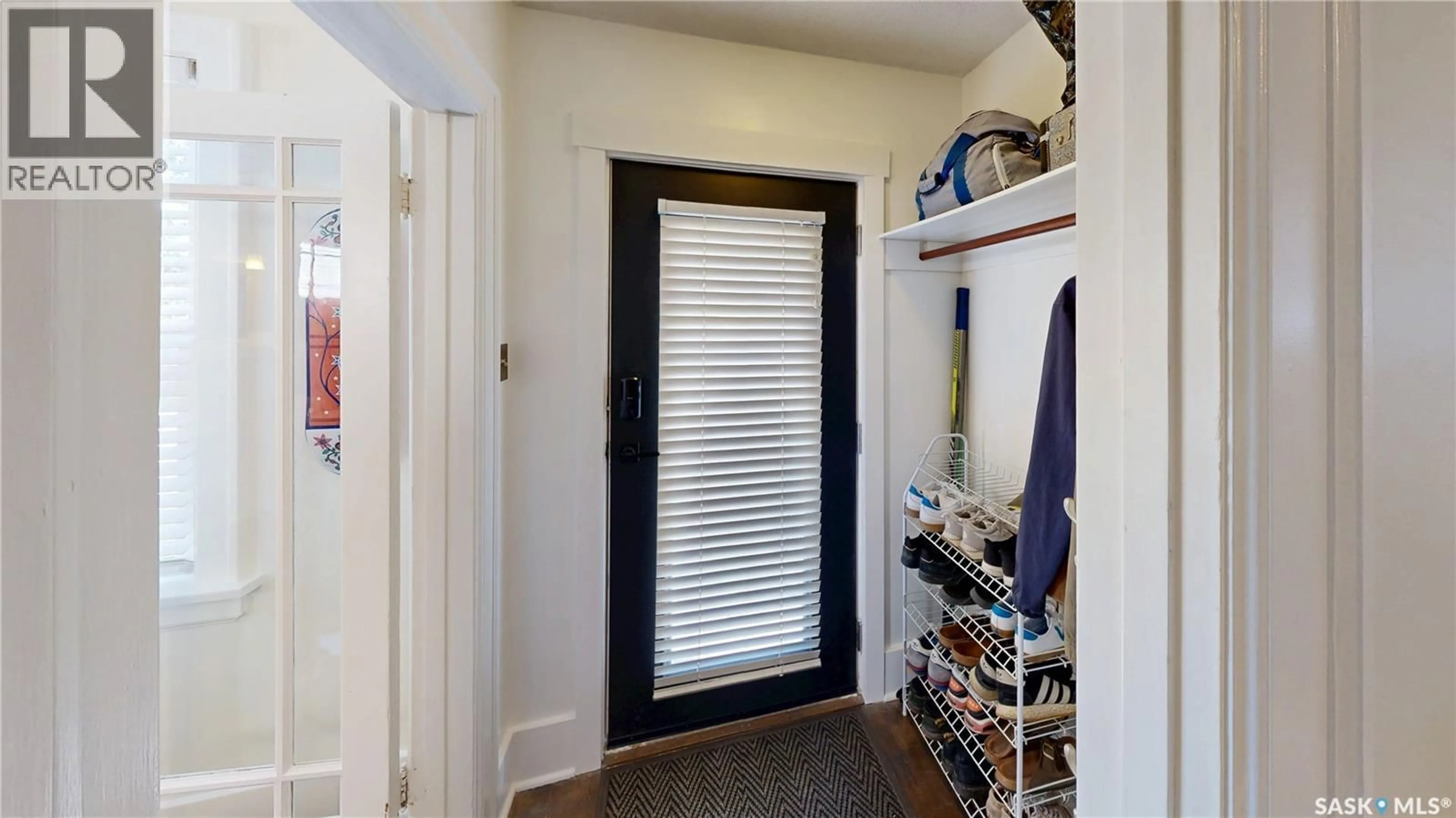 Indoor entryway for 1040 MONTAGUE STREET, Regina Saskatchewan S4T3H5