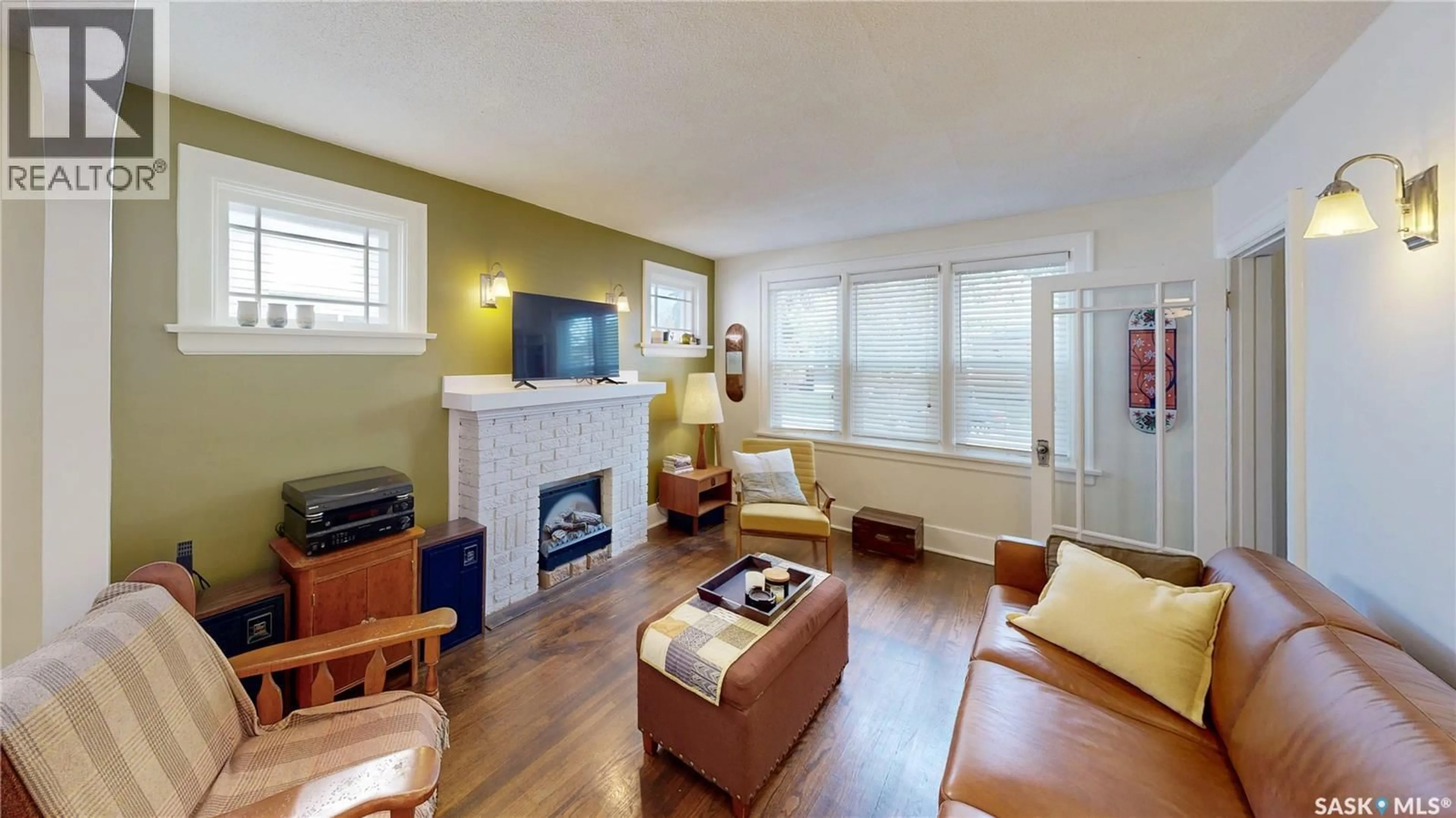 Living room with furniture, wood/laminate floor for 1040 MONTAGUE STREET, Regina Saskatchewan S4T3H5