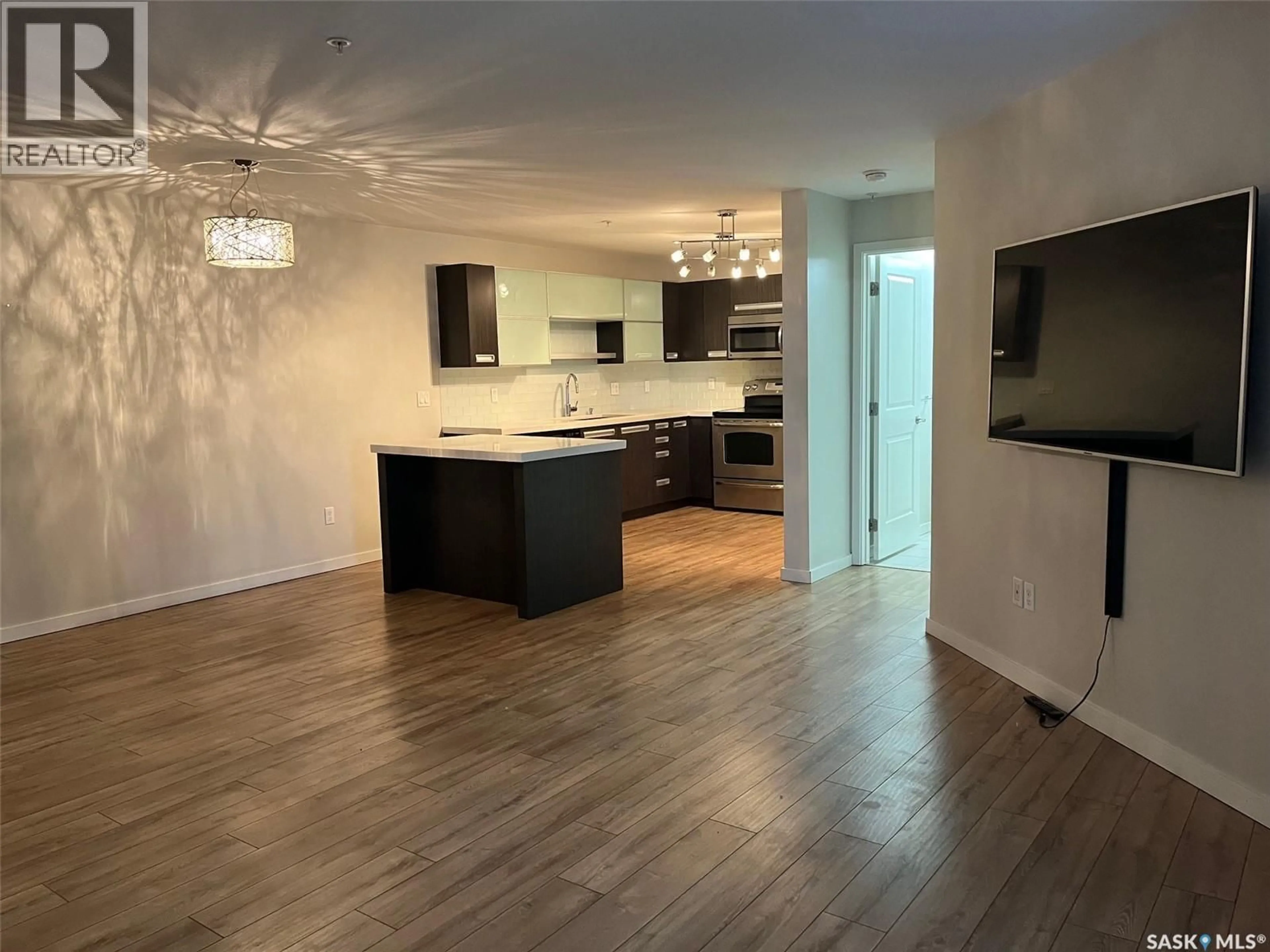 Open concept kitchen, wood/laminate floor for 117 - 1610 DAKOTA DRIVE, Regina Saskatchewan S4Z0A5