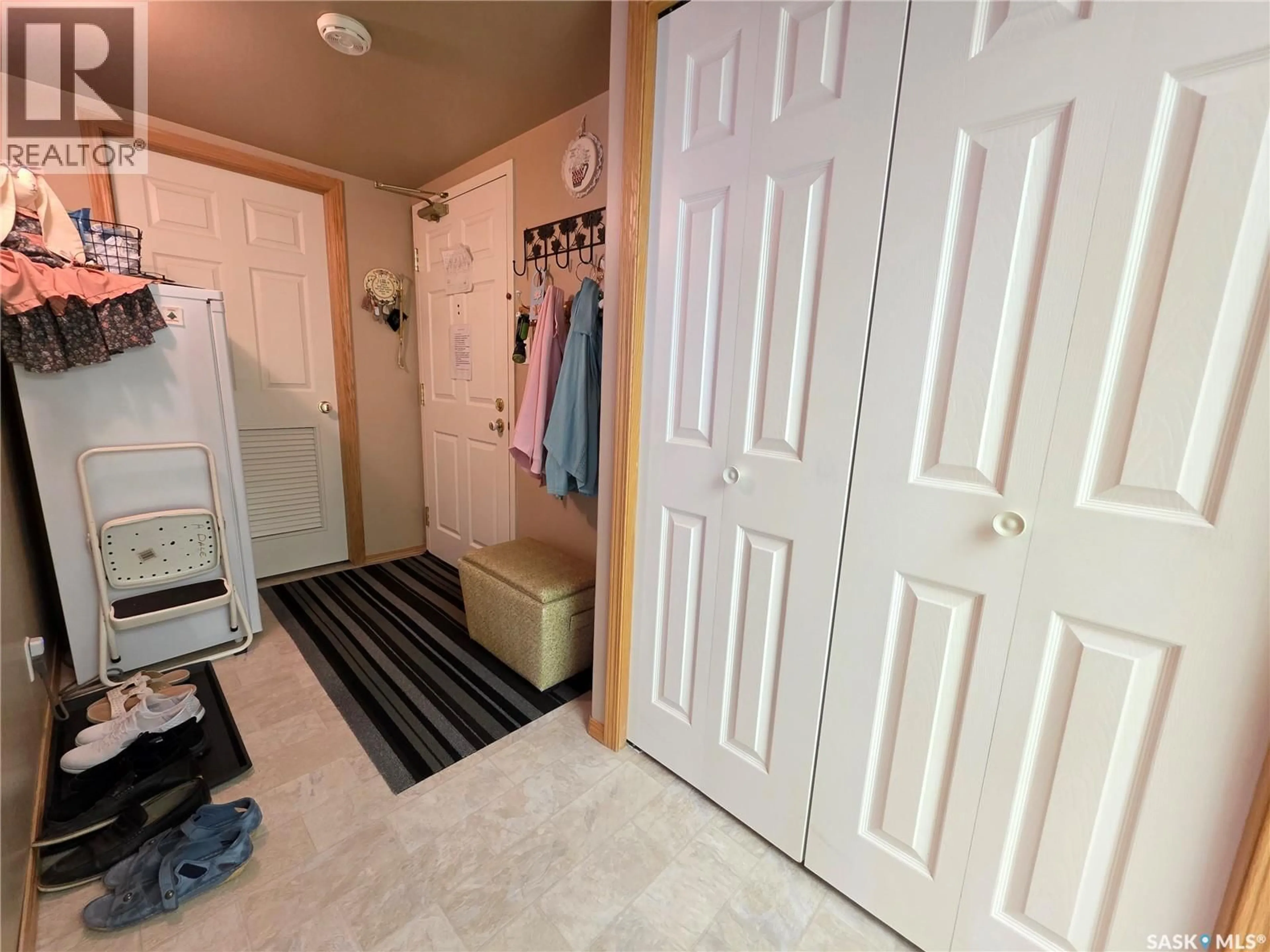 Indoor entryway for 307 230 LISTER KAYE CRESCENT, Swift Current Saskatchewan S9H0A2