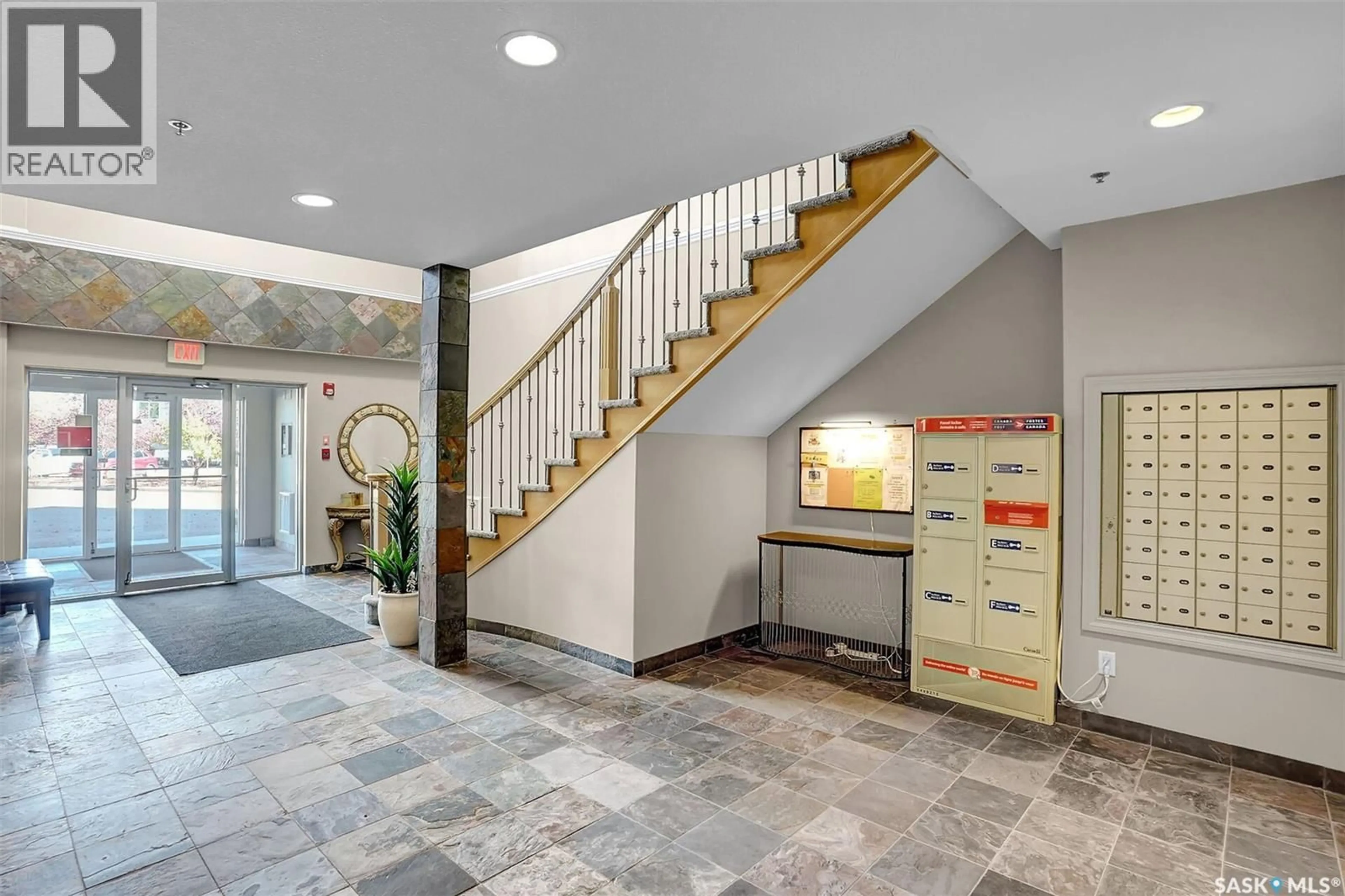 Indoor foyer for 409 2885 ARENS ROAD E, Regina Saskatchewan S4V3G5