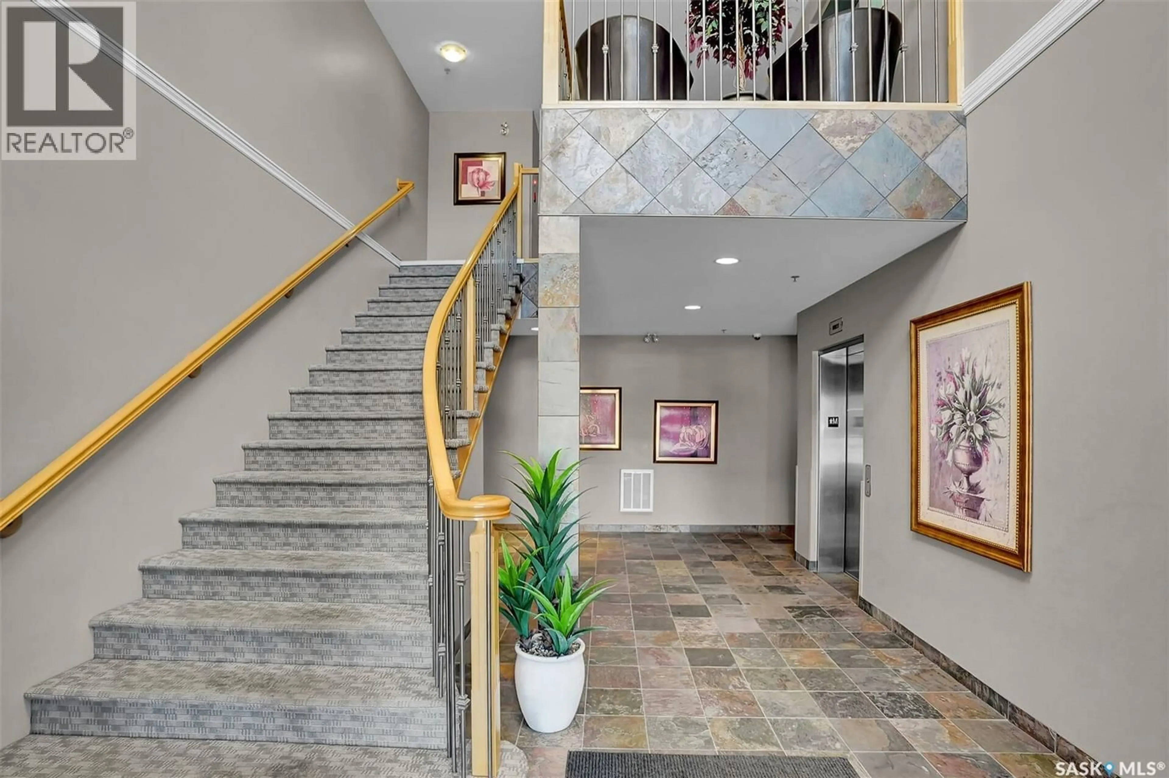 Indoor foyer for 409 2885 ARENS ROAD E, Regina Saskatchewan S4V3G5