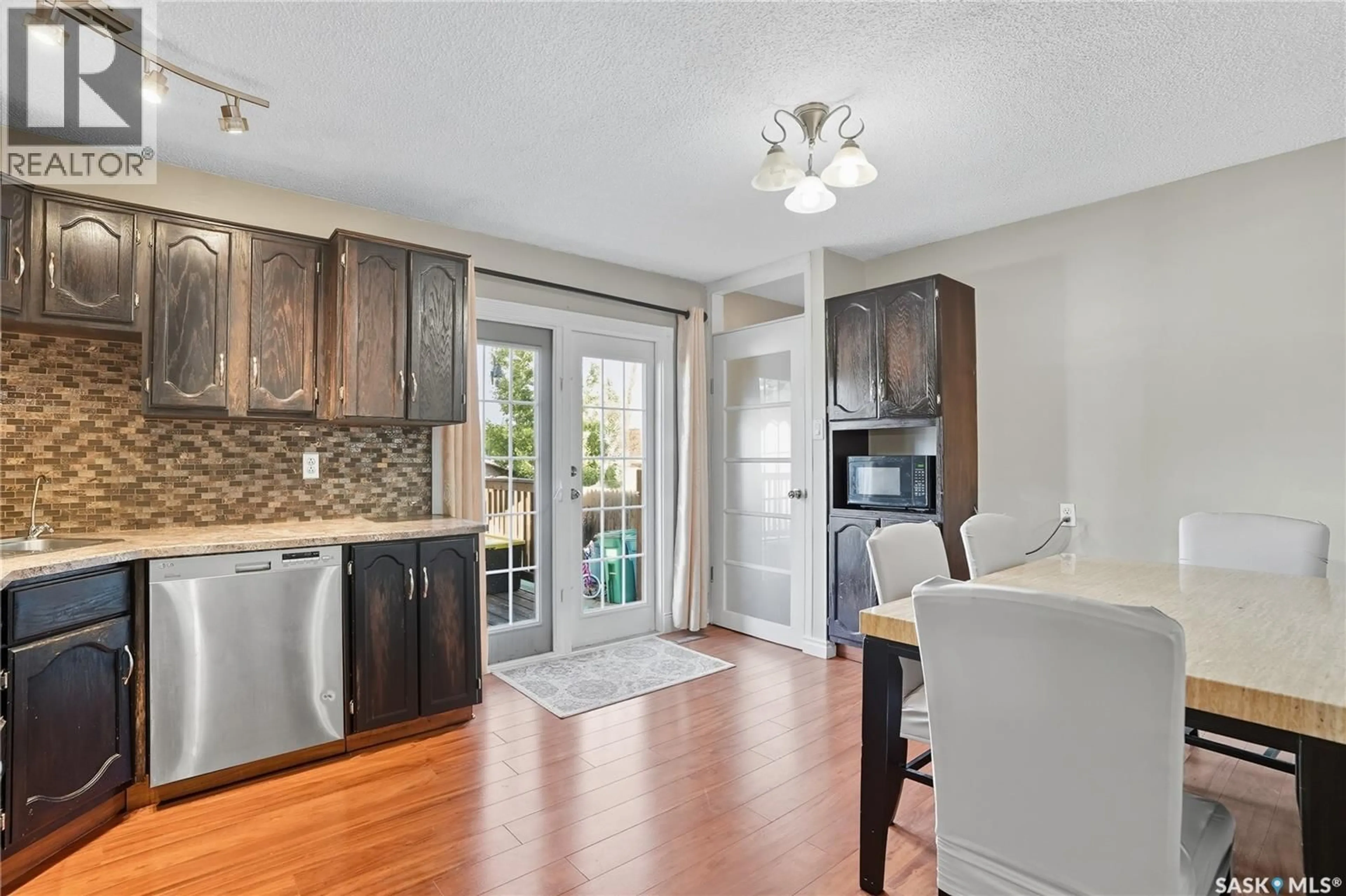 Open concept kitchen, unknown for 266 LLOYD CRESCENT, Saskatoon Saskatchewan S7L4Z1