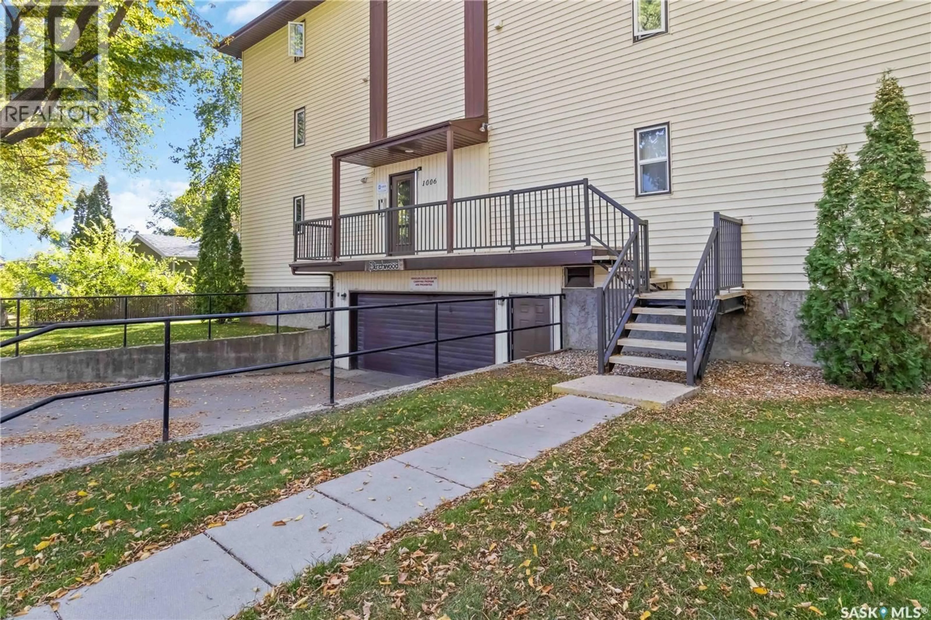 Patio, street for 206 - 1006 9TH STREET, Saskatoon Saskatchewan S7H0N2