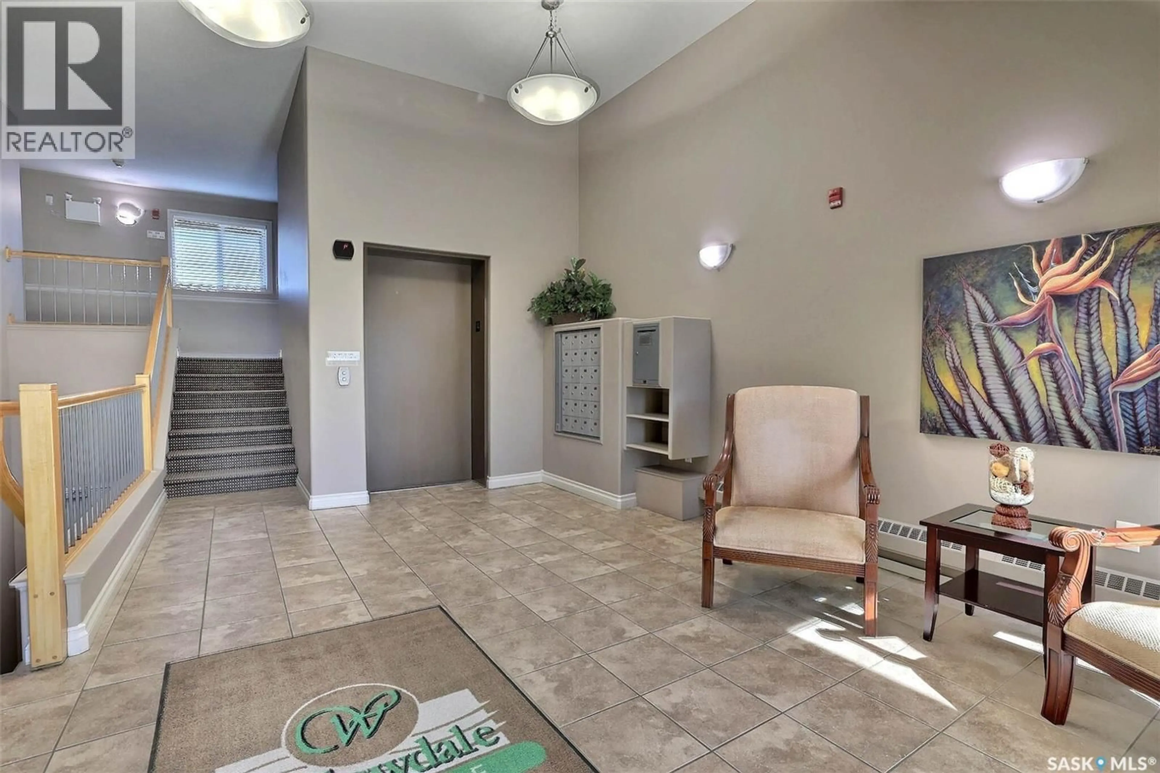 Indoor foyer for 102 - 3850 HAUGHTON ROAD, Regina Saskatchewan S4V1M7
