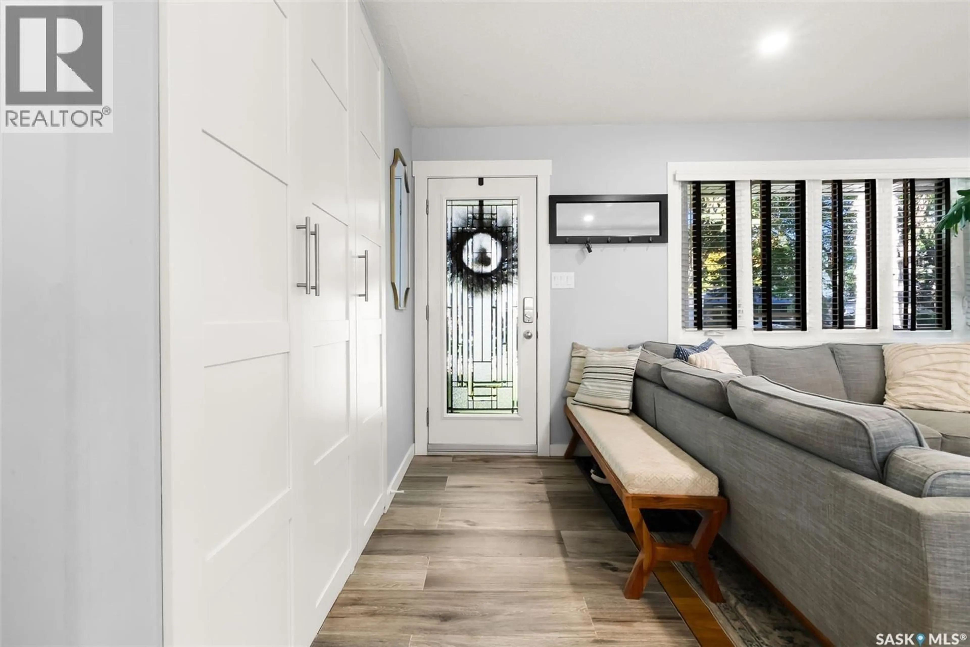 Indoor entryway for 33 FALCON BAY, Regina Saskatchewan S4S4M1