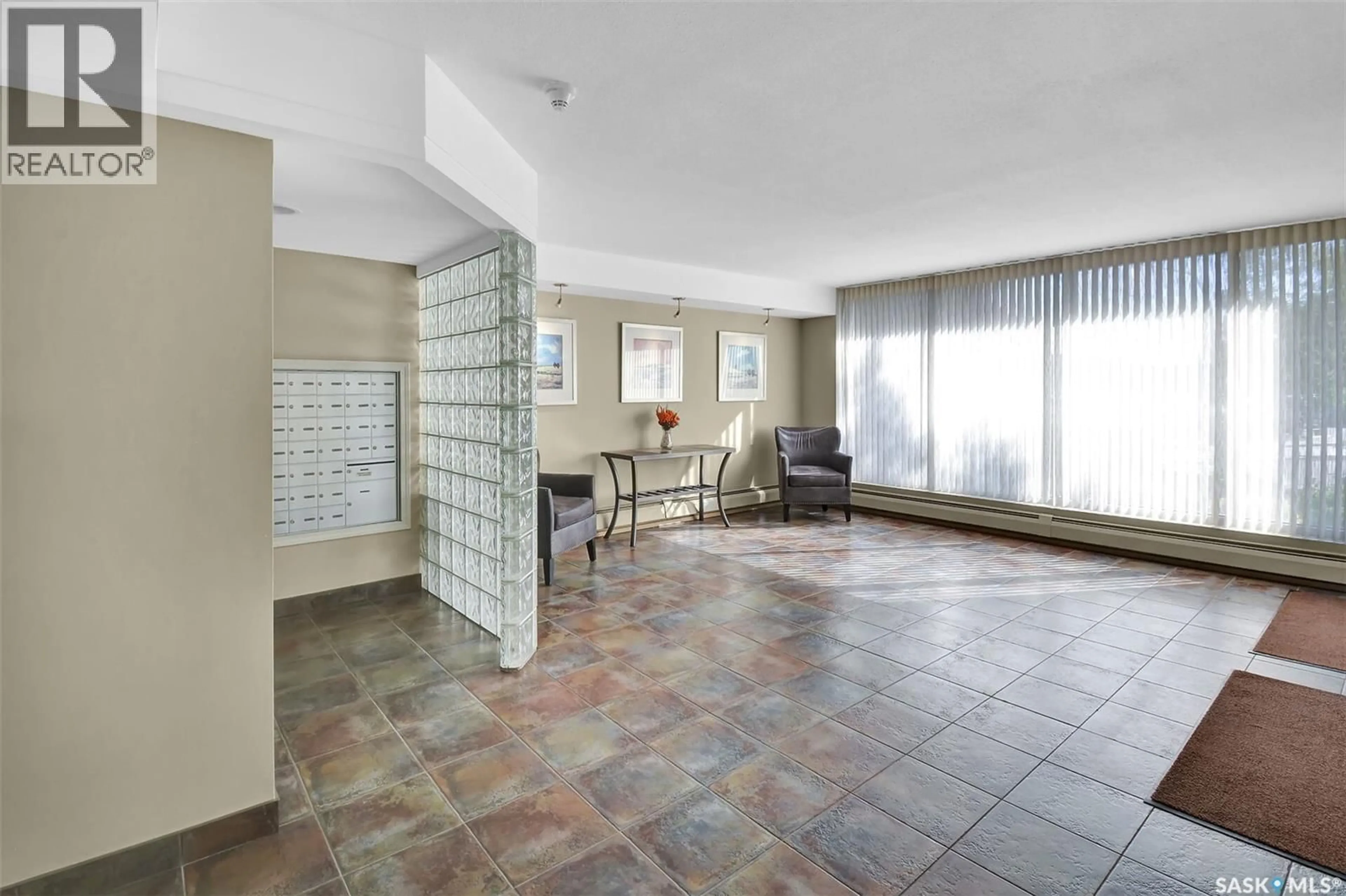 Indoor foyer for 2221 - 707 ADELAIDE STREET, Saskatoon Saskatchewan S7J5L9