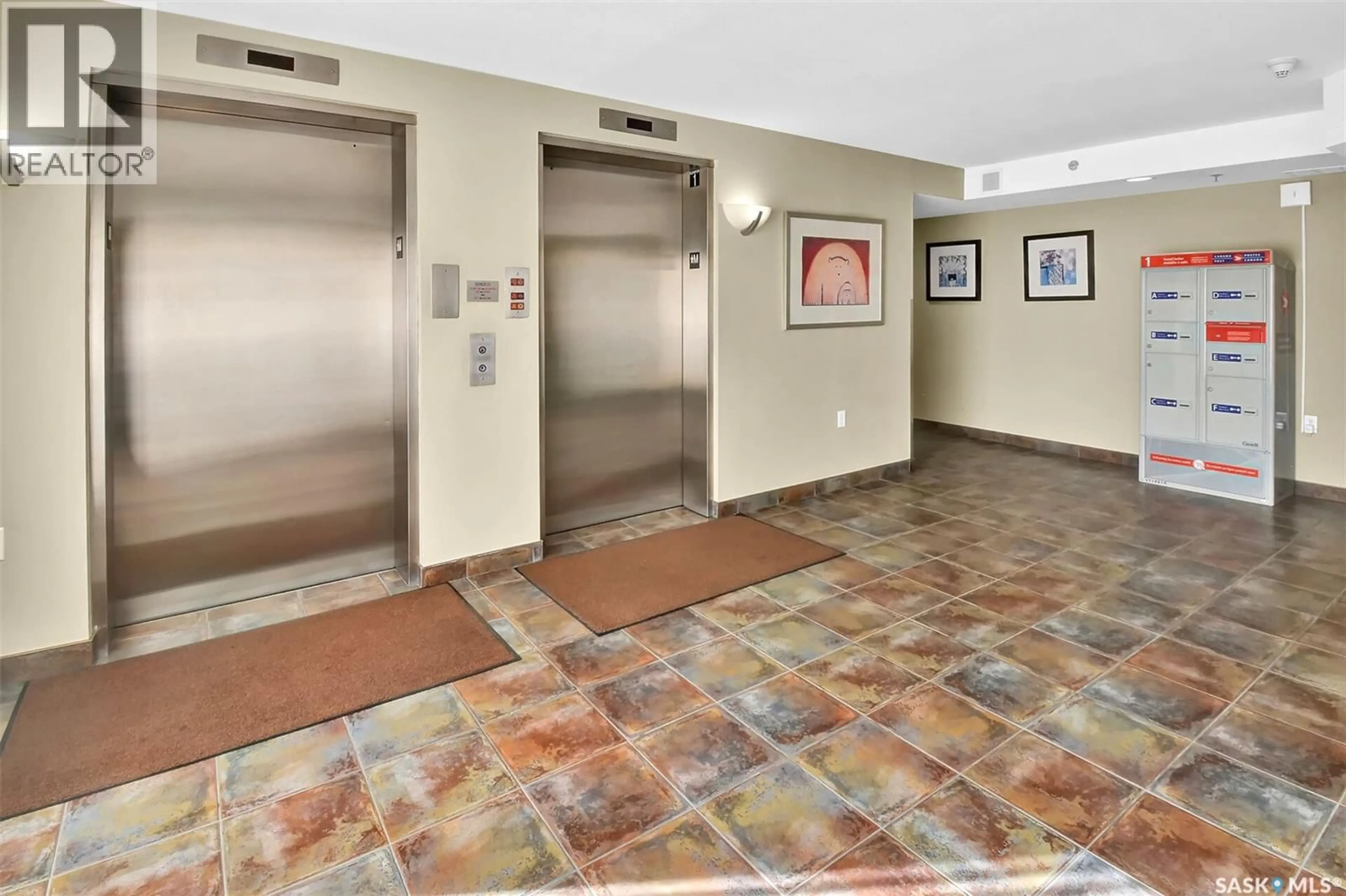 Indoor foyer for 2221 - 707 ADELAIDE STREET, Saskatoon Saskatchewan S7J5L9