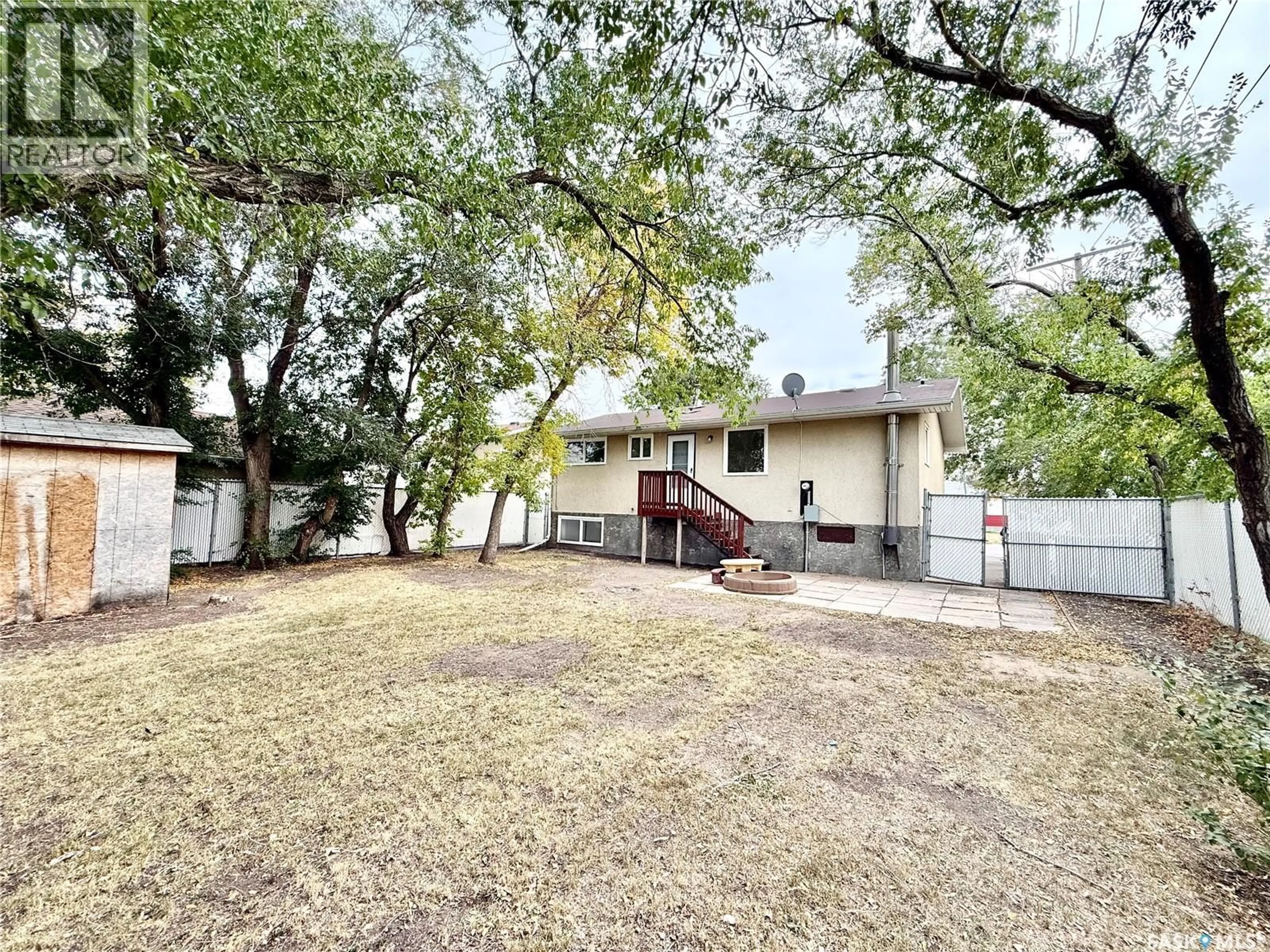 A pic from outside/outdoor area/front of a property/back of a property/a pic from drone, street for 7332 BOWMAN AVENUE, Regina Saskatchewan S4T6K8