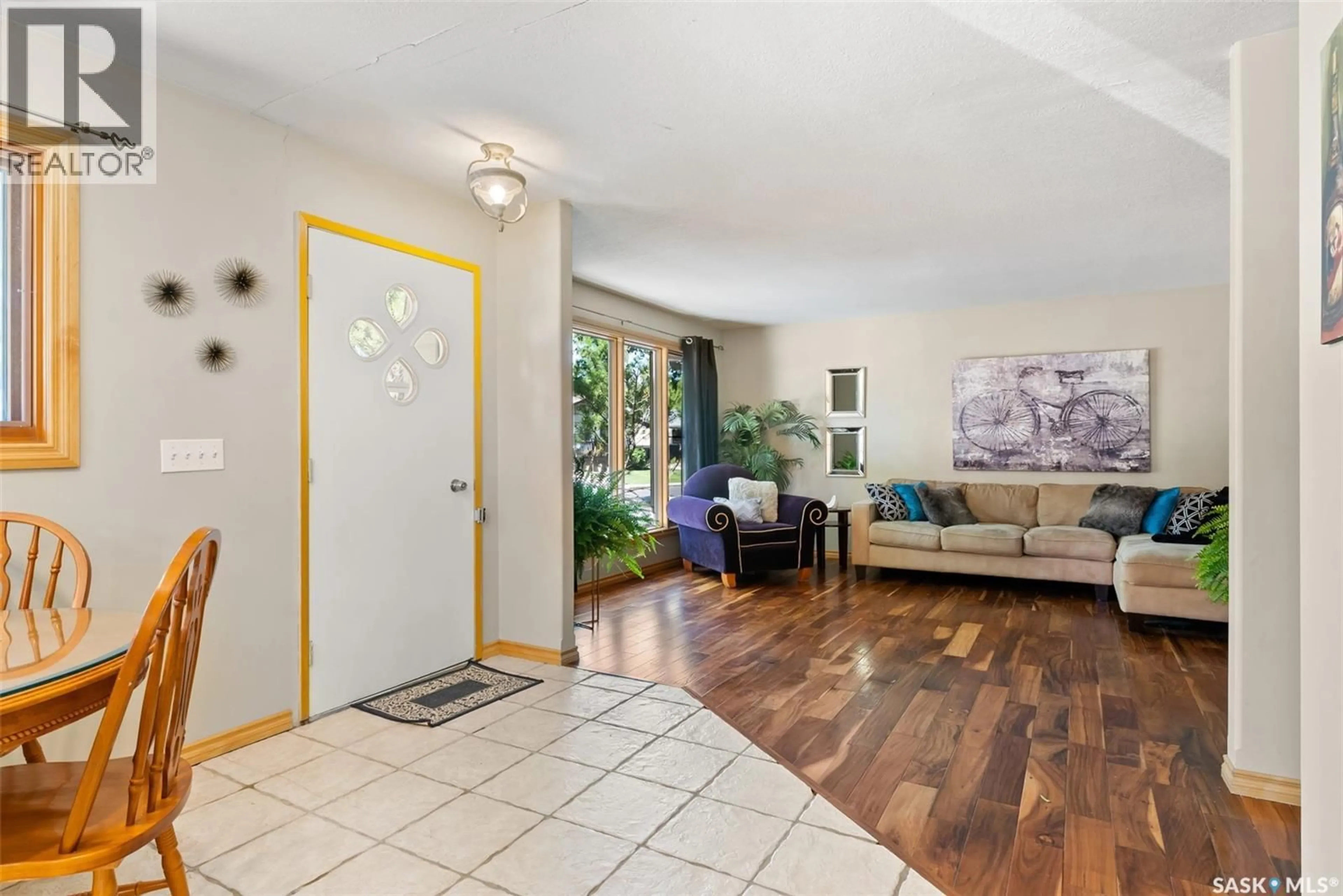 Indoor entryway for 49 MCCORMICK CRESCENT, Regina Saskatchewan S4T6J9