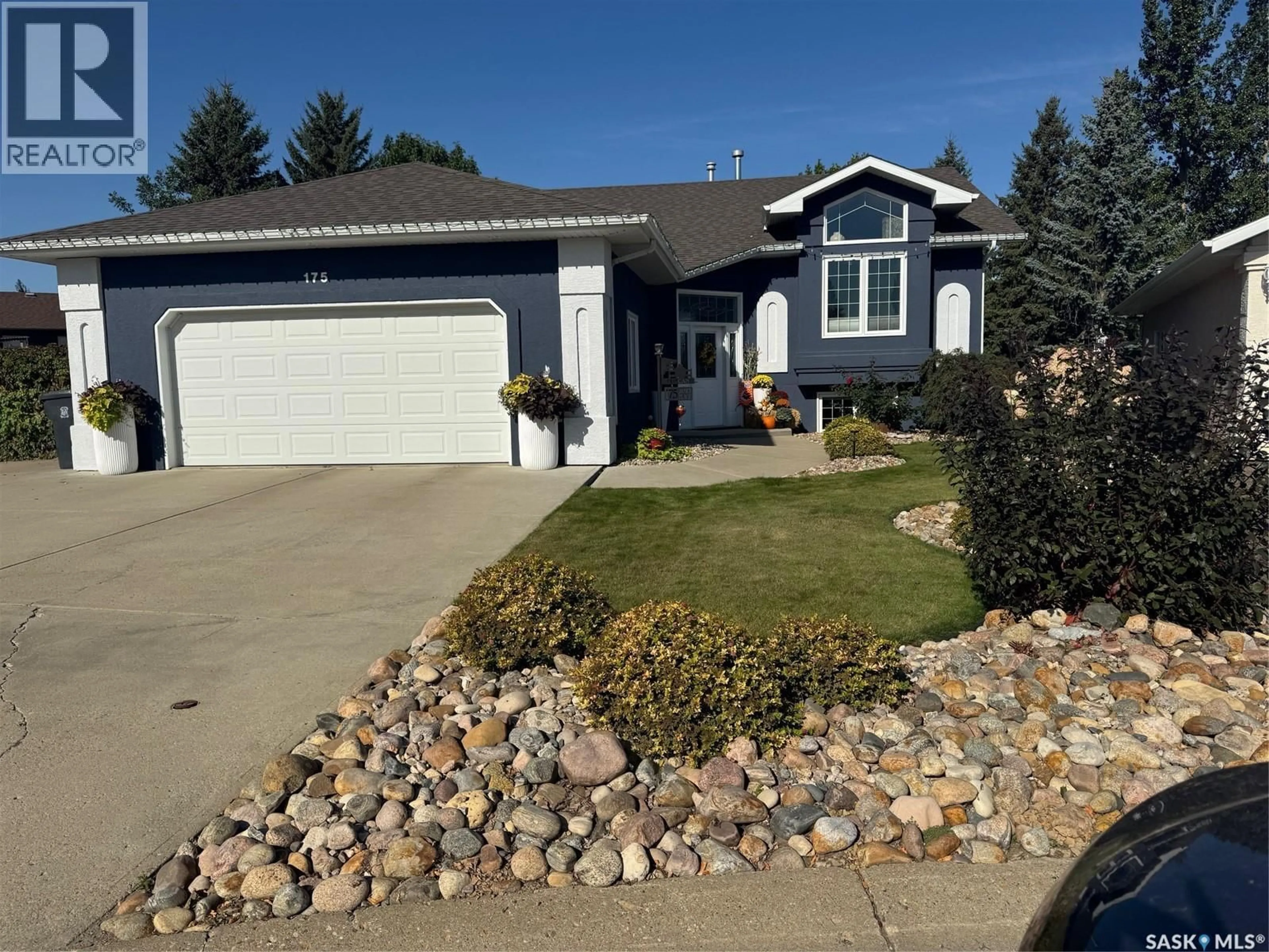 Home with vinyl exterior material, street for 175 JANET PLACE, Battleford Saskatchewan S0M0E0