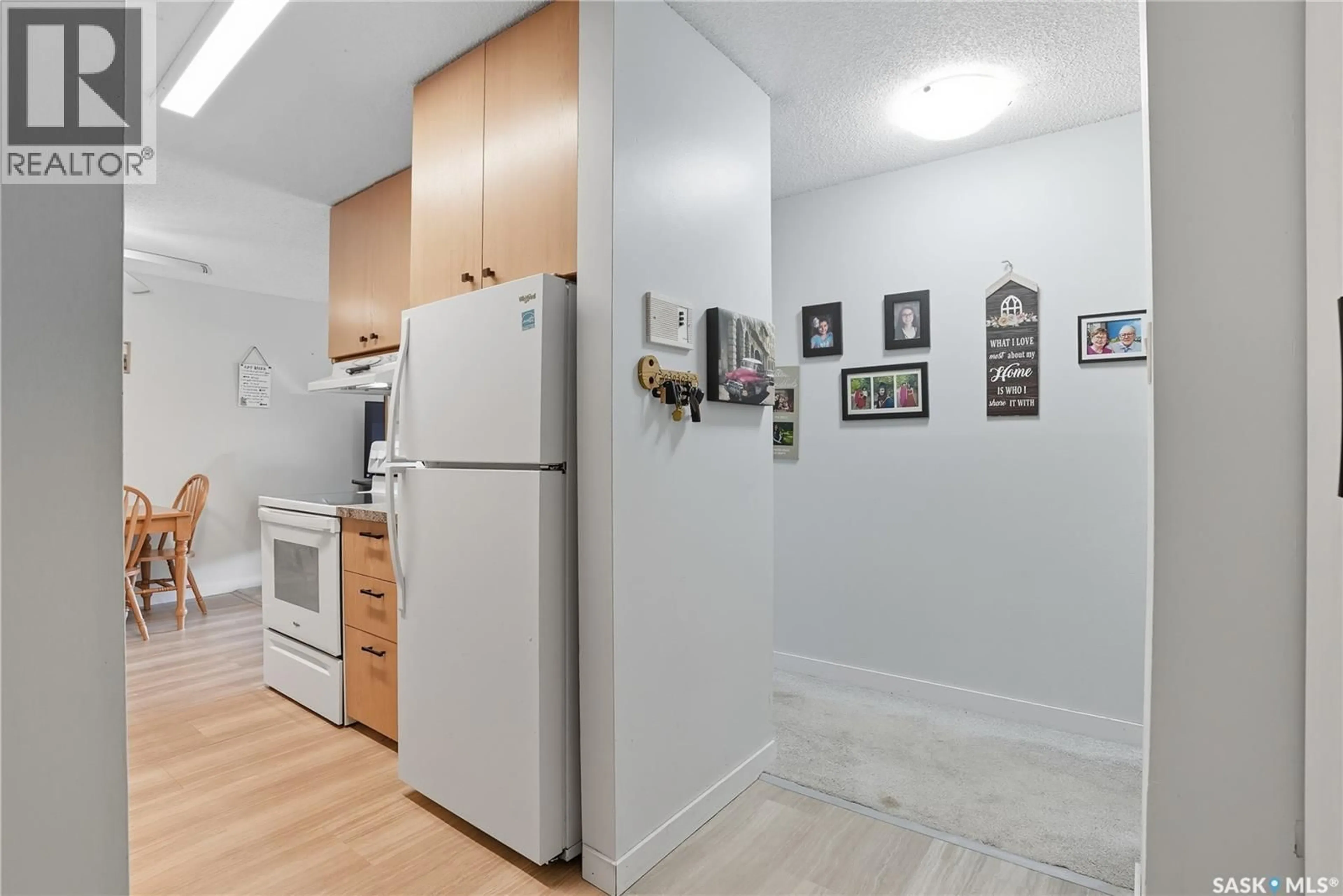 Standard kitchen, unknown for 111 - 207 WEDGE ROAD, Saskatoon Saskatchewan S7L6S8