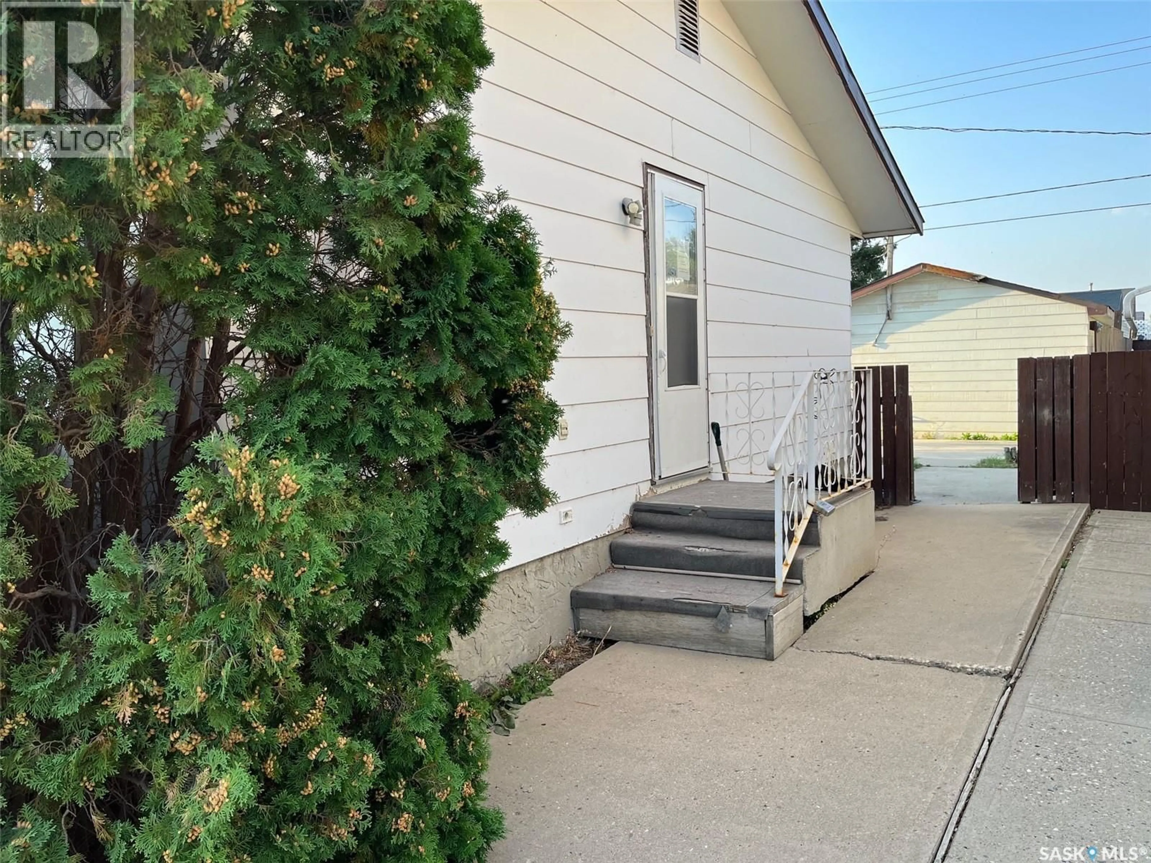 Patio, street for 1530 GLENDALE STREET, Moose Jaw Saskatchewan S6H7A1
