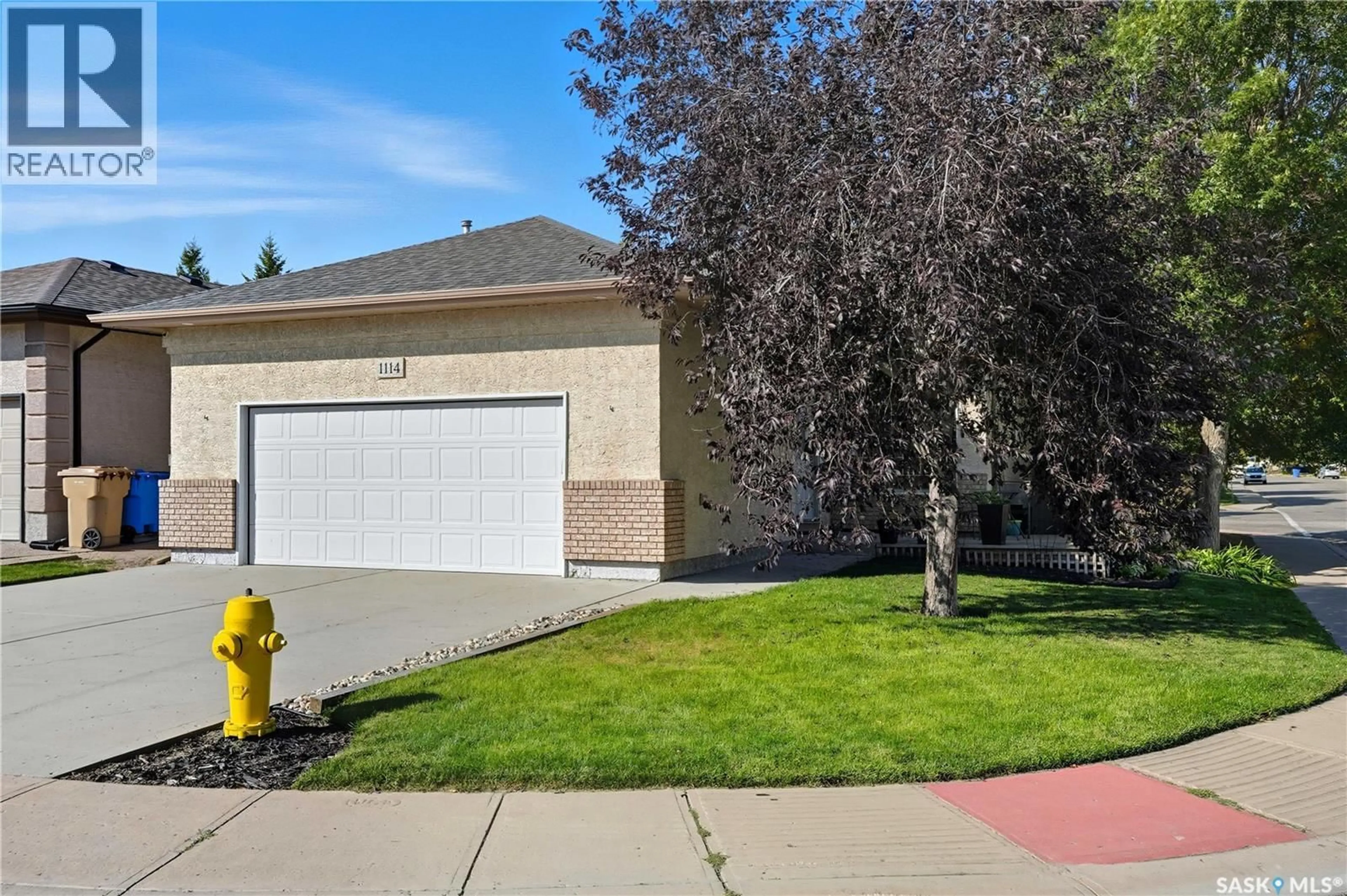 Home with vinyl exterior material, street for 1114 DEGELMAN DRIVE, Regina Saskatchewan S4N7P7