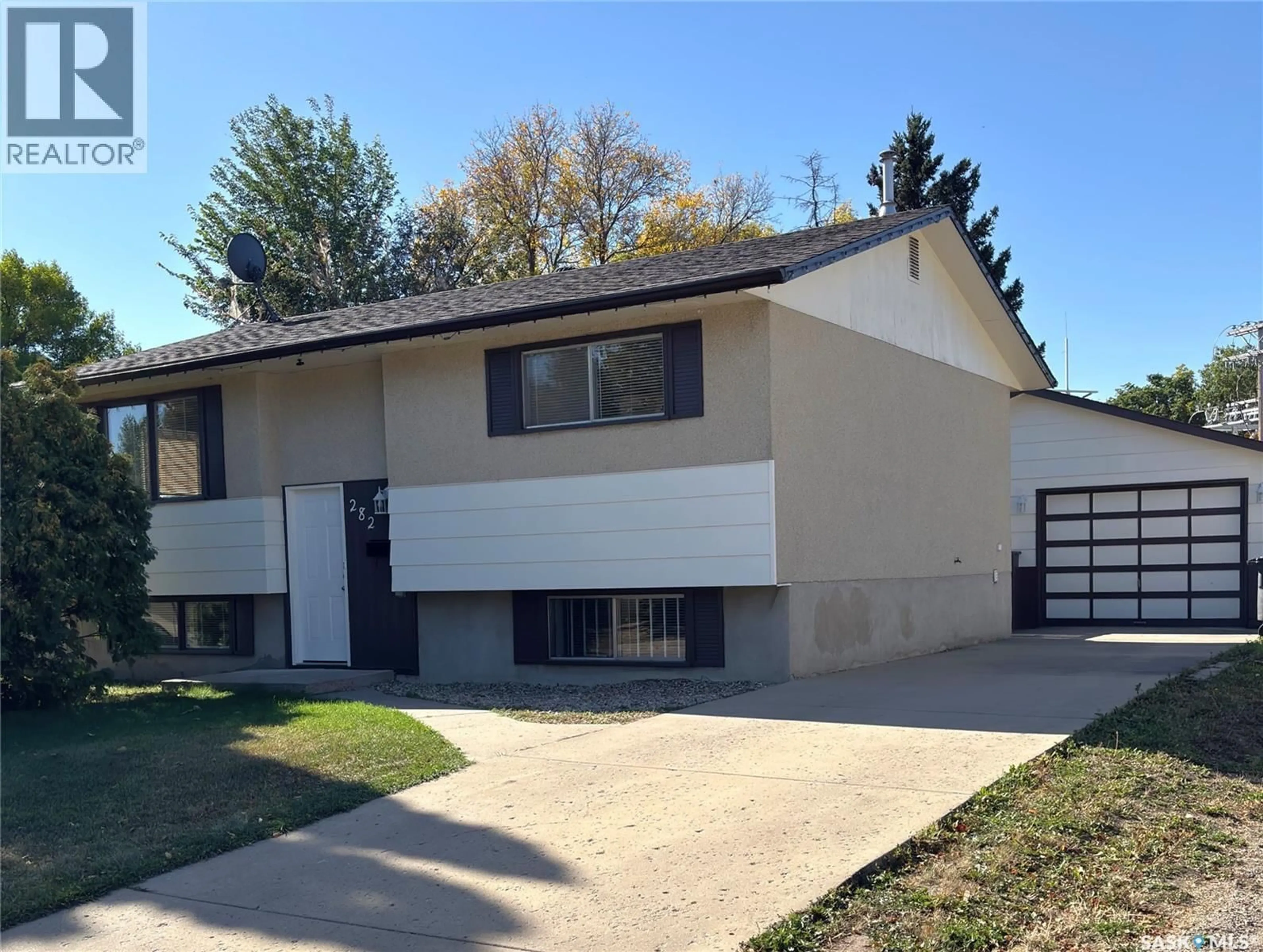 Home with vinyl exterior material, street for 282 HAVILAND CRESCENT, Saskatoon Saskatchewan S7L5A4
