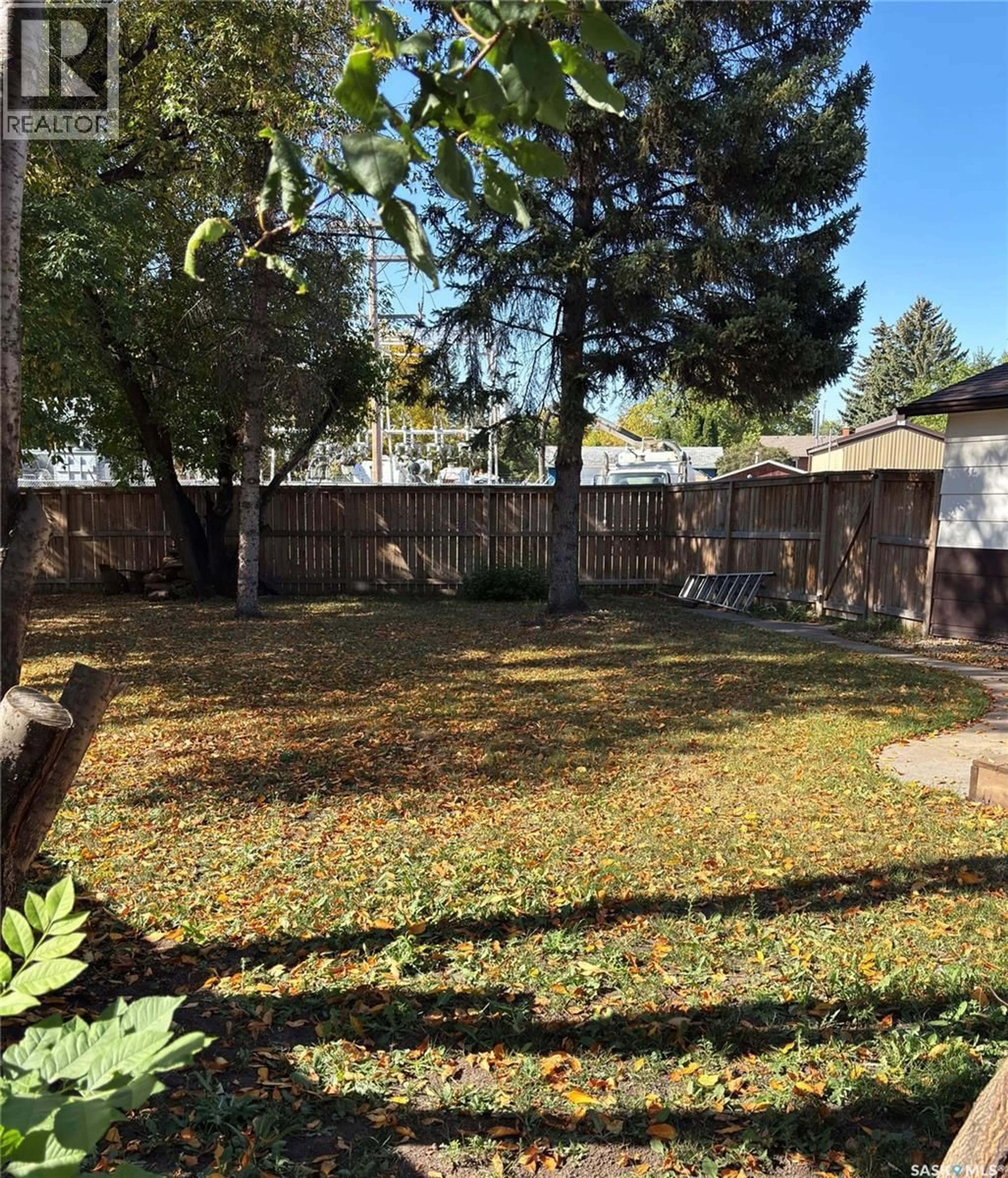Patio, street for 282 HAVILAND CRESCENT, Saskatoon Saskatchewan S7L5A4