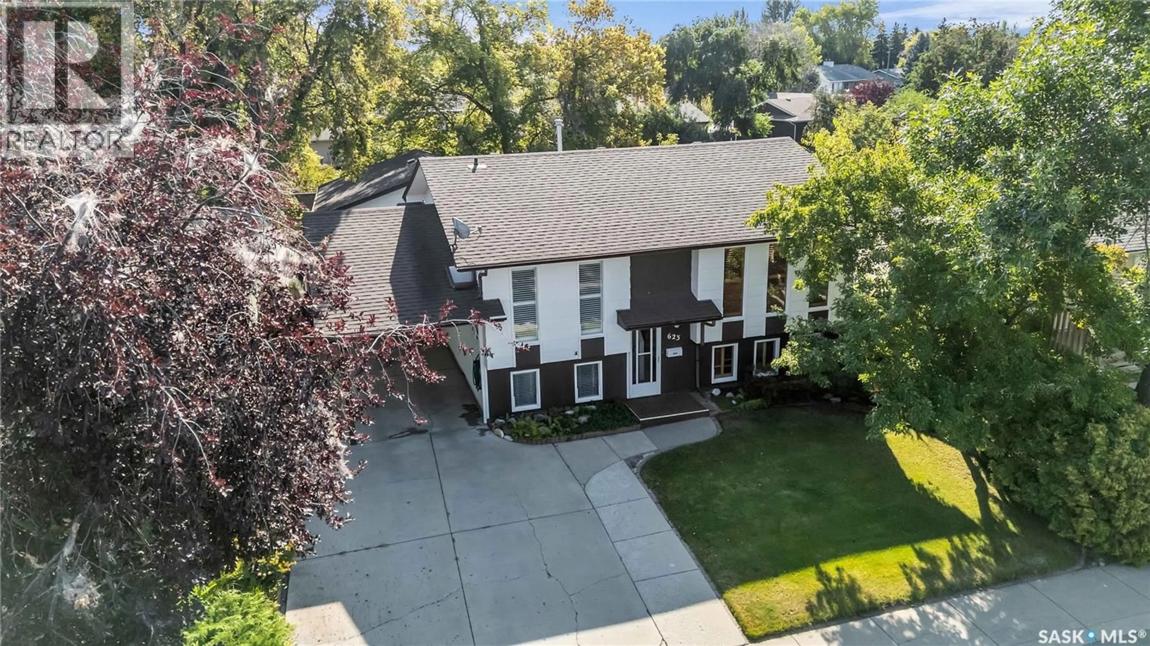 A pic from outside/outdoor area/front of a property/back of a property/a pic from drone, street for 623 PRIEL CRESCENT, Saskatoon Saskatchewan S7M4K9