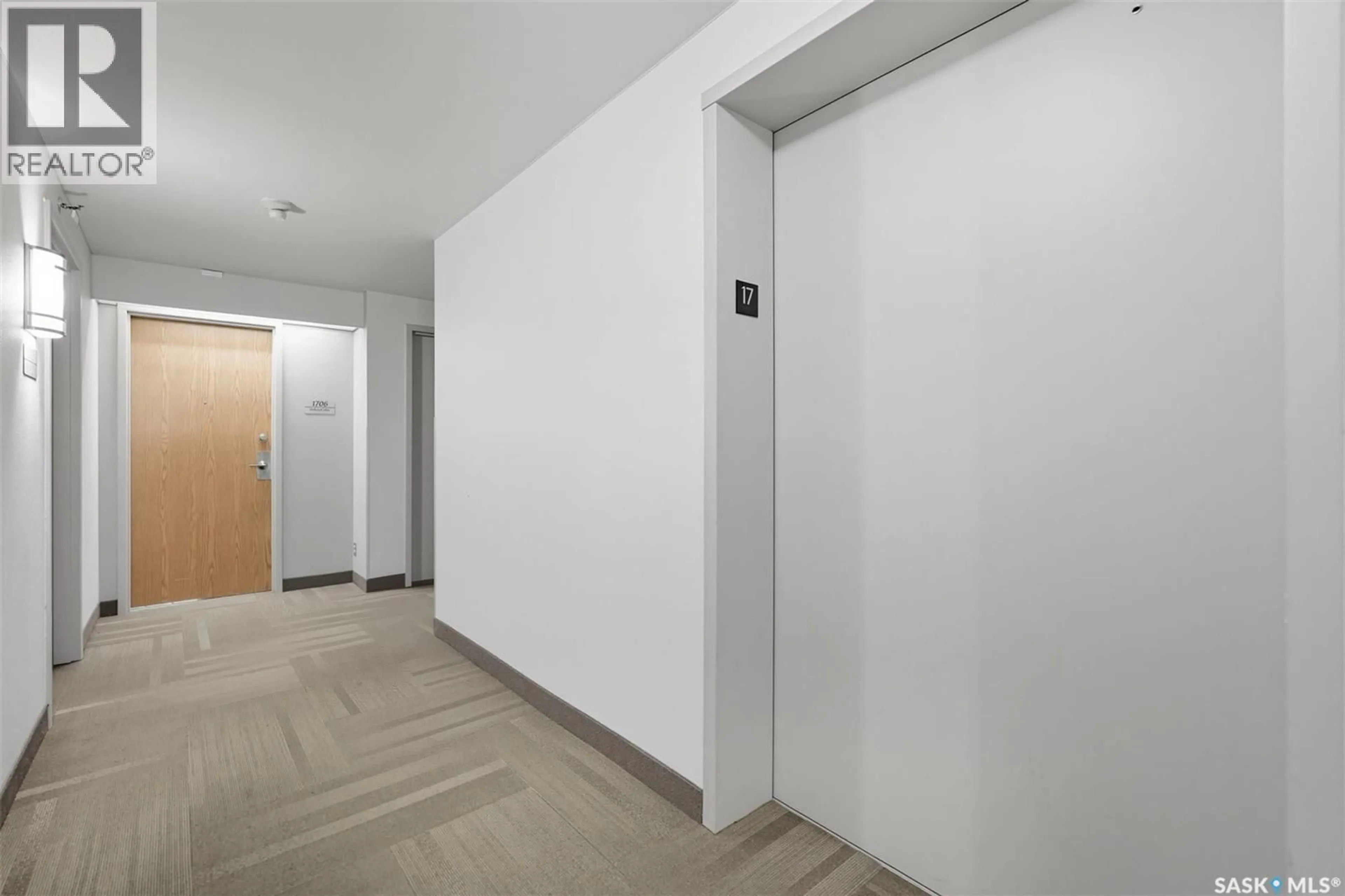 Indoor foyer for N - 1706 311 6TH AVENUE, Saskatoon Saskatchewan S7K7A9