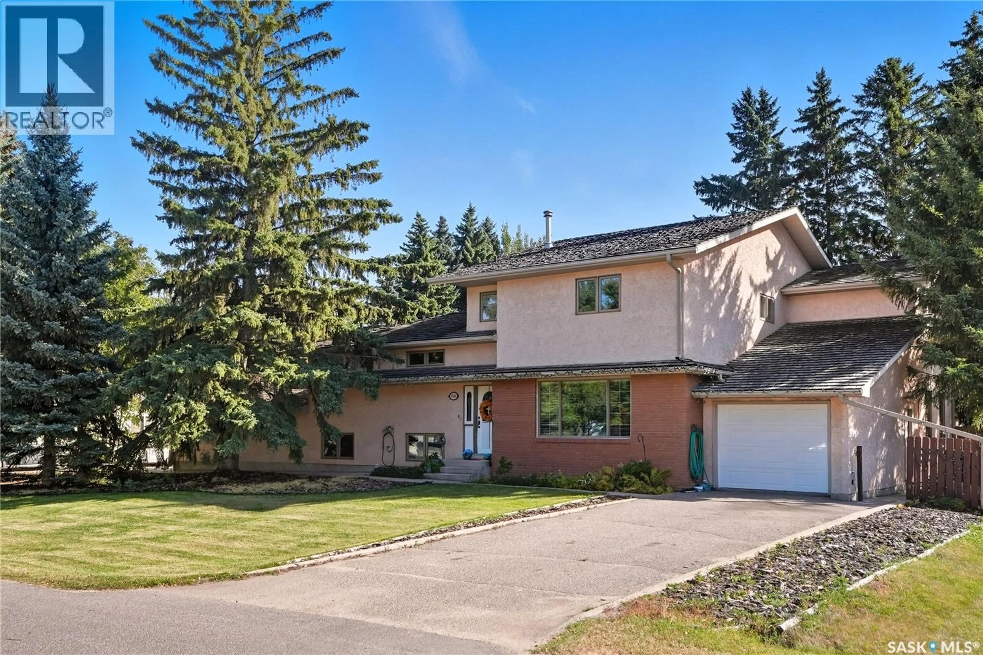 A pic from outside/outdoor area/front of a property/back of a property/a pic from drone, street for 3341 DIEPPE STREET, Saskatoon Saskatchewan S7M3S6