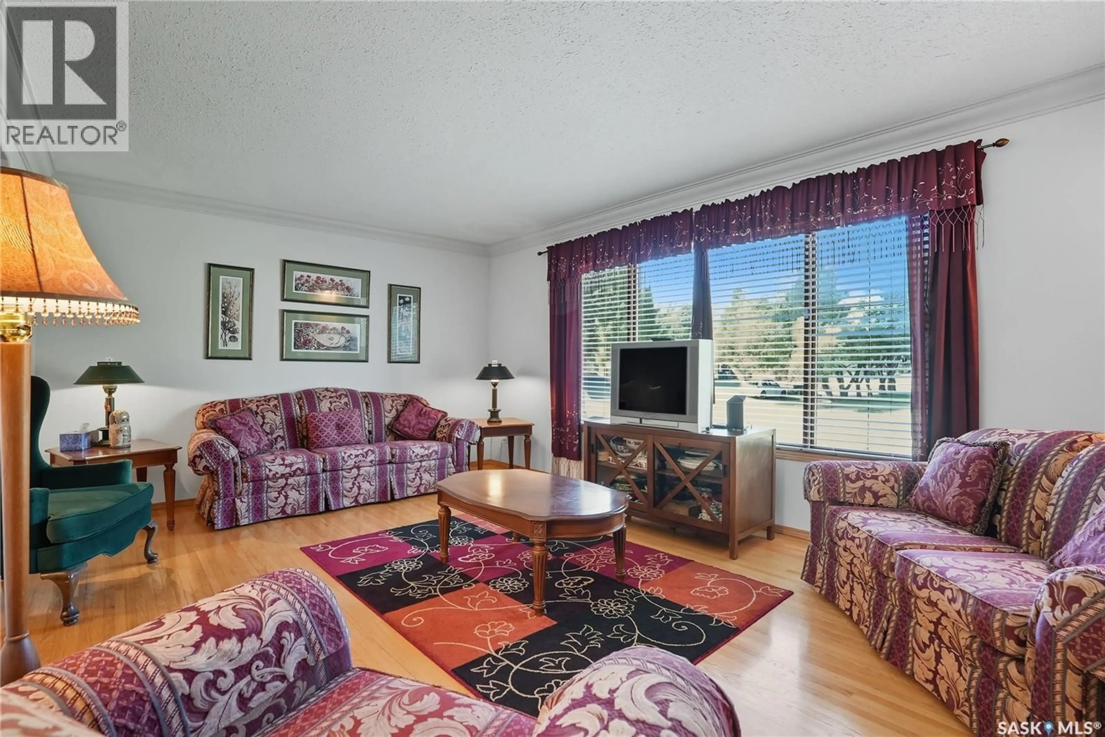 Living room with furniture, unknown for 3341 DIEPPE STREET, Saskatoon Saskatchewan S7M3S6