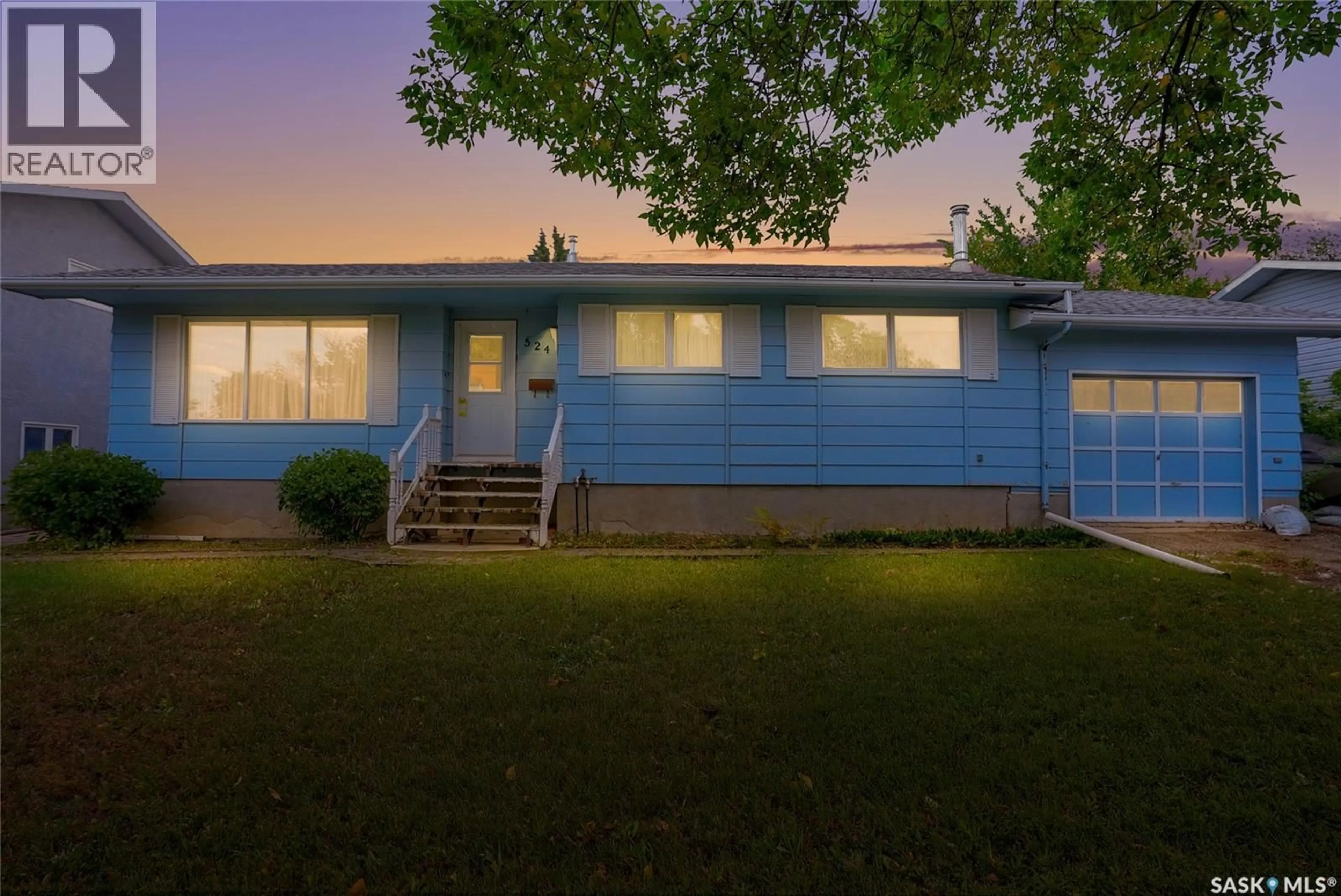 Home with vinyl exterior material, street for 524 6TH AVENUE, Assiniboia Saskatchewan S0H0B0