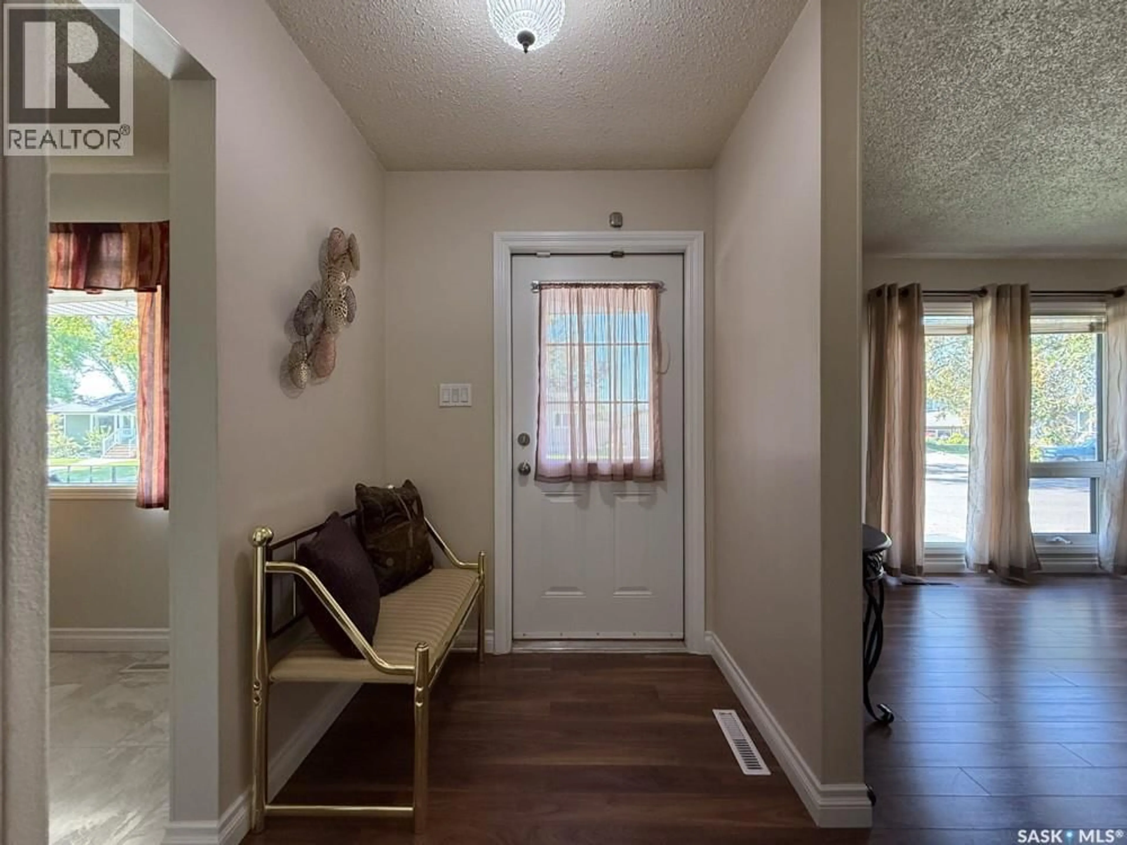 Indoor entryway for 568 POPLAR CRESCENT, Shaunavon Saskatchewan S0N2M0