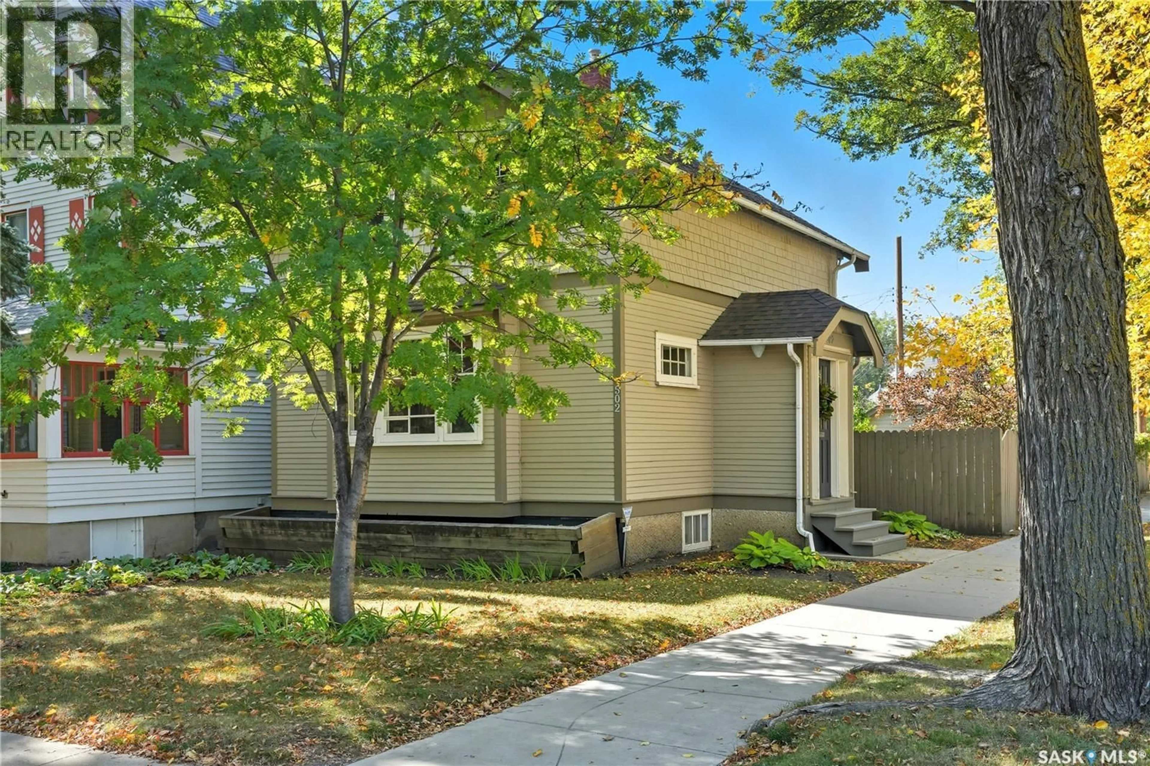 Home with vinyl exterior material, street for 502 LANSDOWNE AVENUE, Saskatoon Saskatchewan S7N1E1