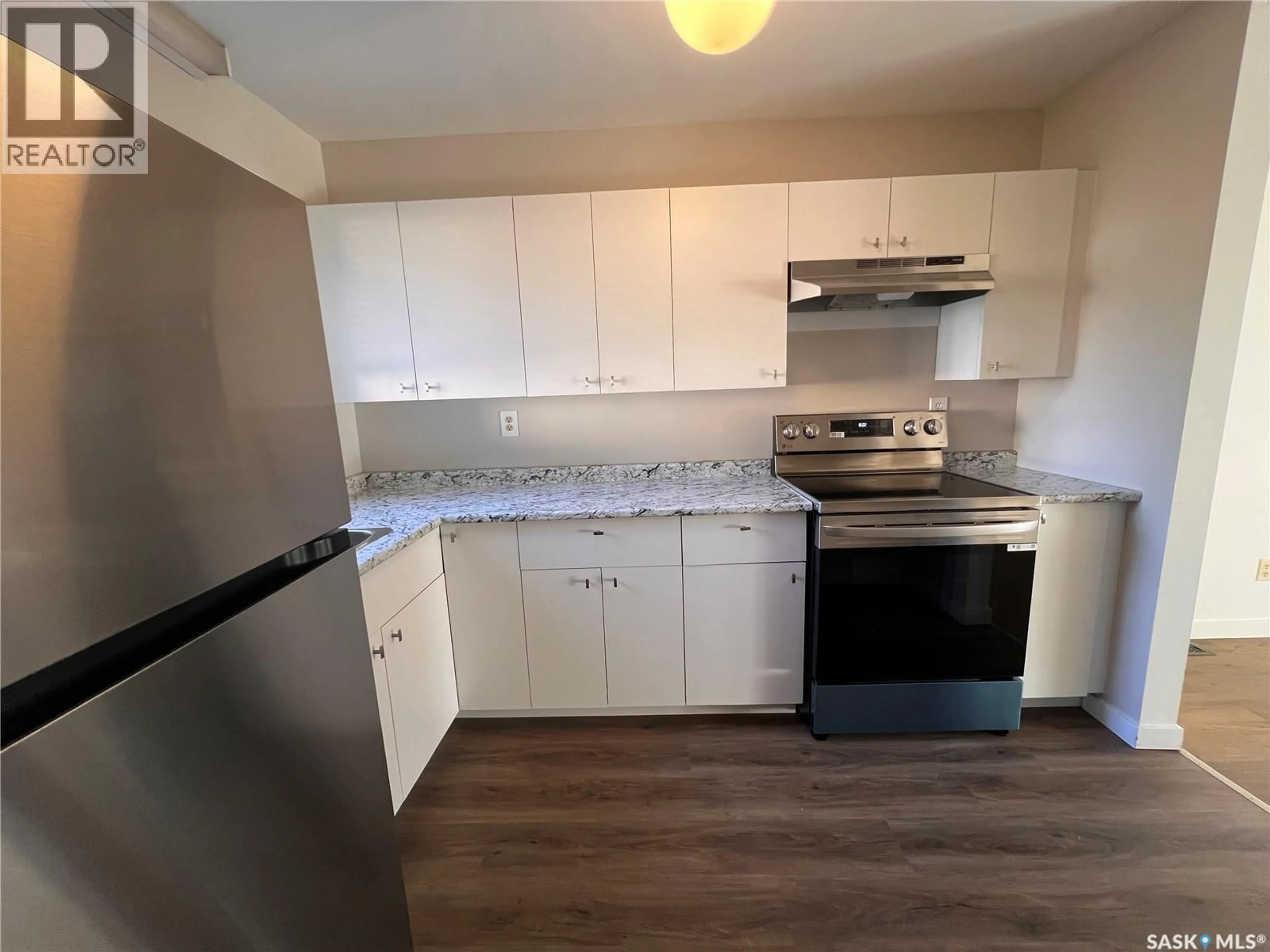 Standard kitchen, unknown for 322 CEDAR MEADOW DRIVE, Regina Saskatchewan S4X3J5