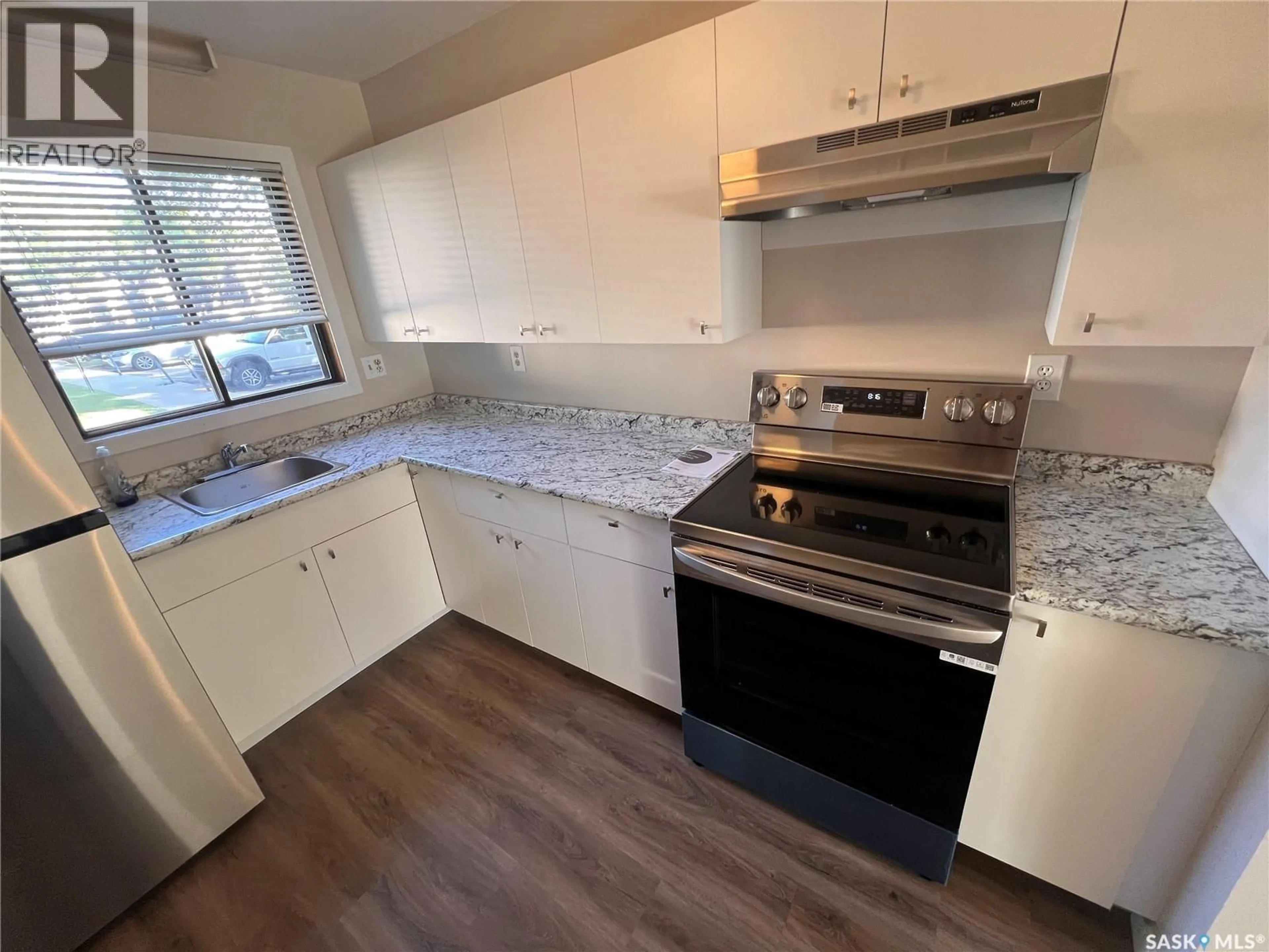 Standard kitchen, unknown for 322 CEDAR MEADOW DRIVE, Regina Saskatchewan S4X3J5
