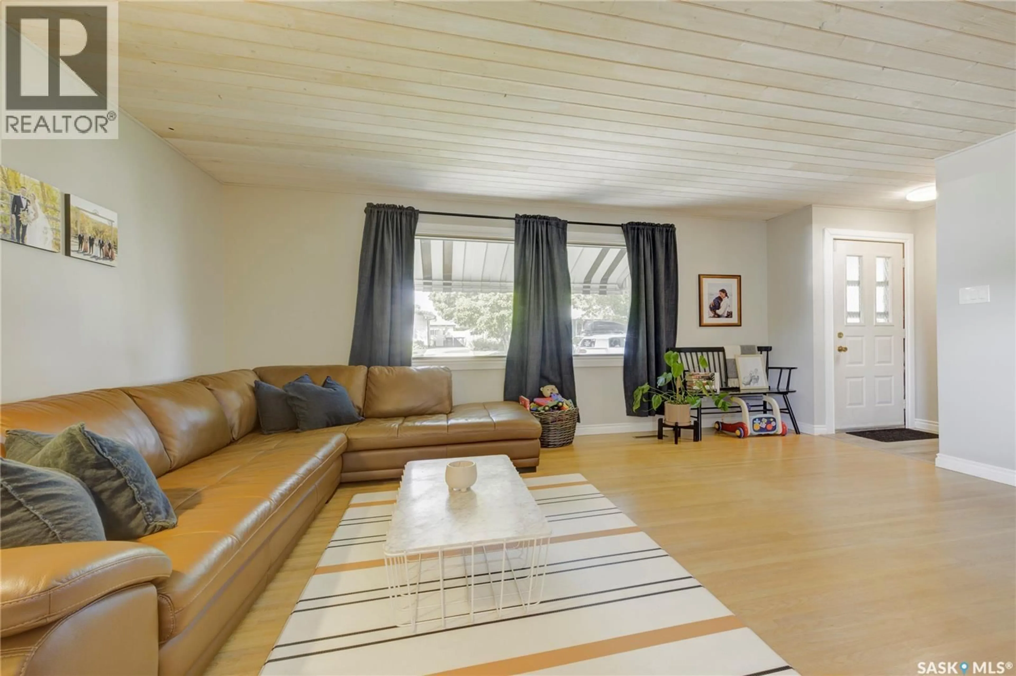 Living room with furniture, wood/laminate floor for 50 RUPERT DRIVE, Saskatoon Saskatchewan S7K1B3