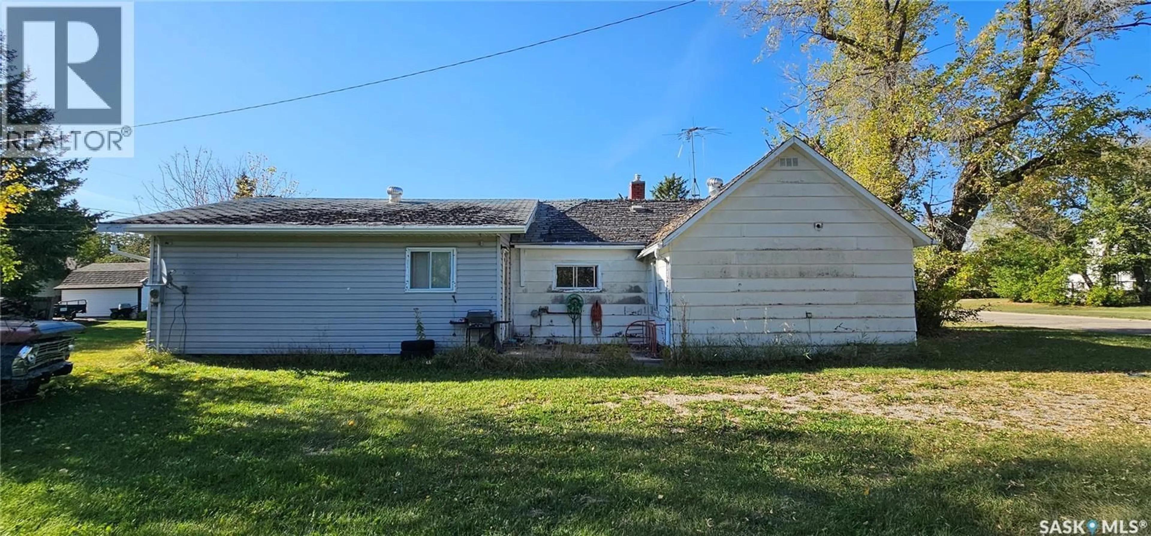 A pic from outside/outdoor area/front of a property/back of a property/a pic from drone, street for 121 4TH AVENUE, Kelvington Saskatchewan S0E1W0
