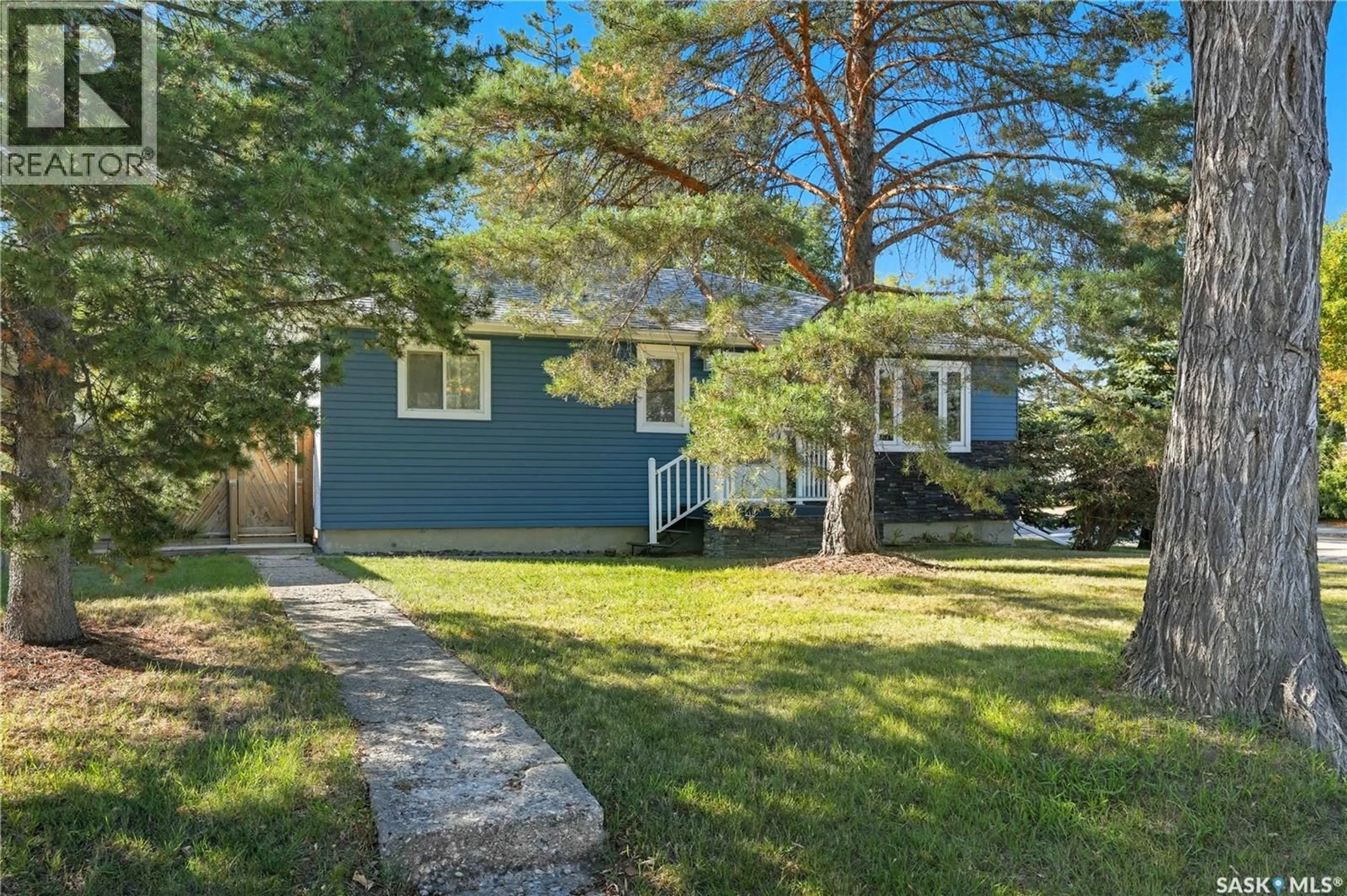 A pic from outside/outdoor area/front of a property/back of a property/a pic from drone, street for 700 CONNAUGHT STREET, Regina Saskatchewan S4T4V3