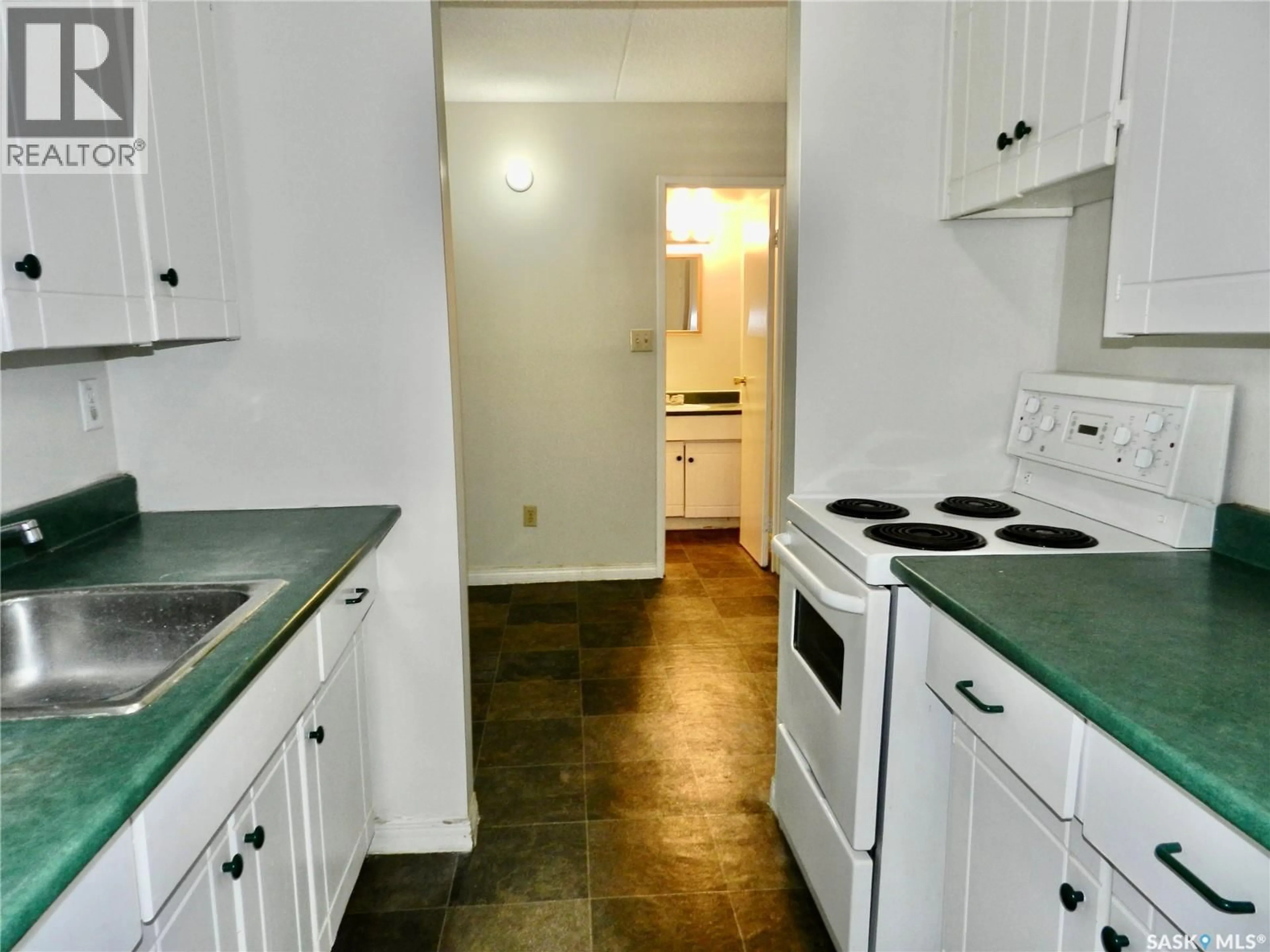 Standard kitchen, unknown for 305 - 510 LAURIER STREET, Moose Jaw Saskatchewan S6H6X6