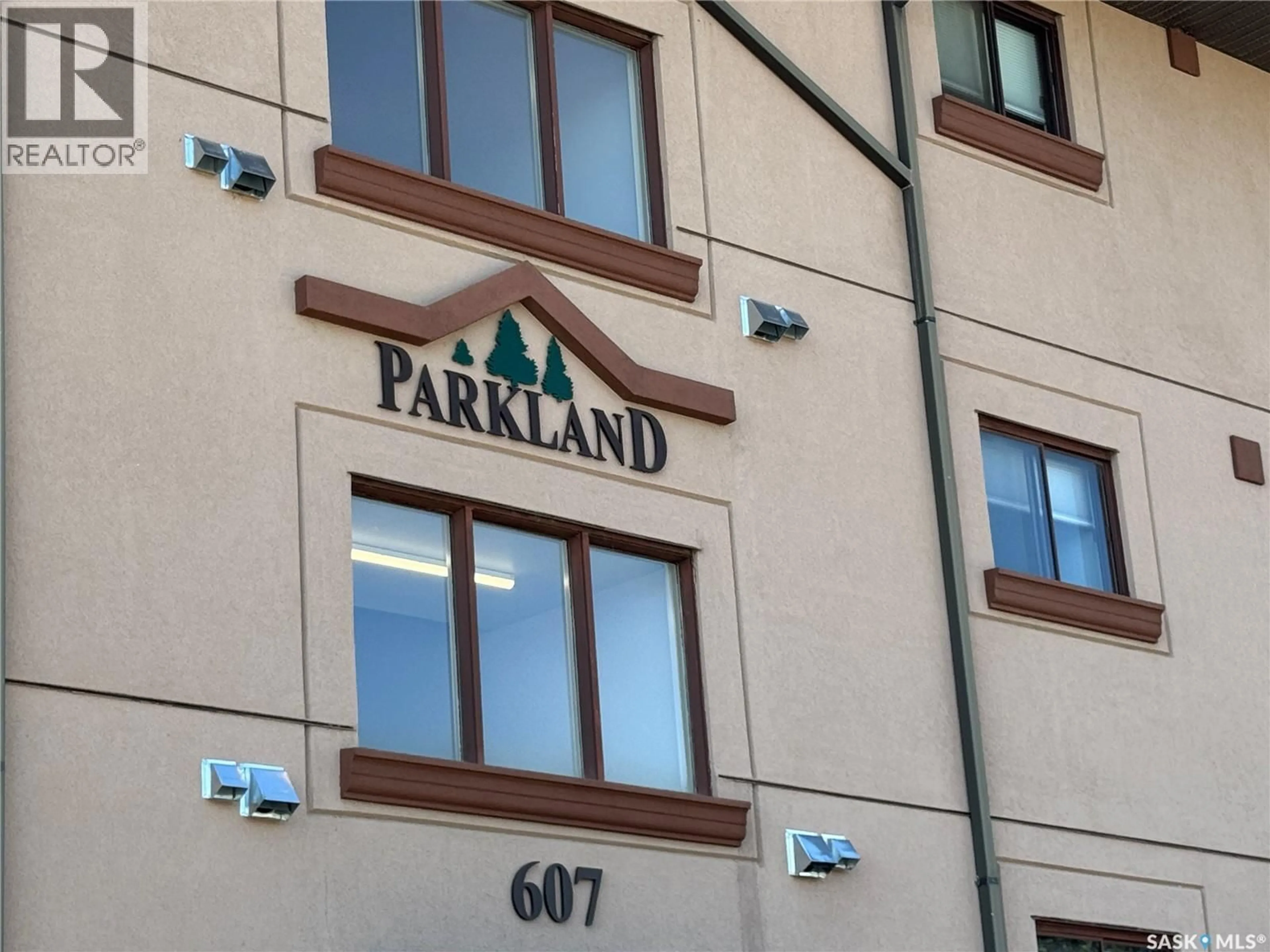 Parking for 403 607 10TH STREET, Humboldt Saskatchewan S0K2A0