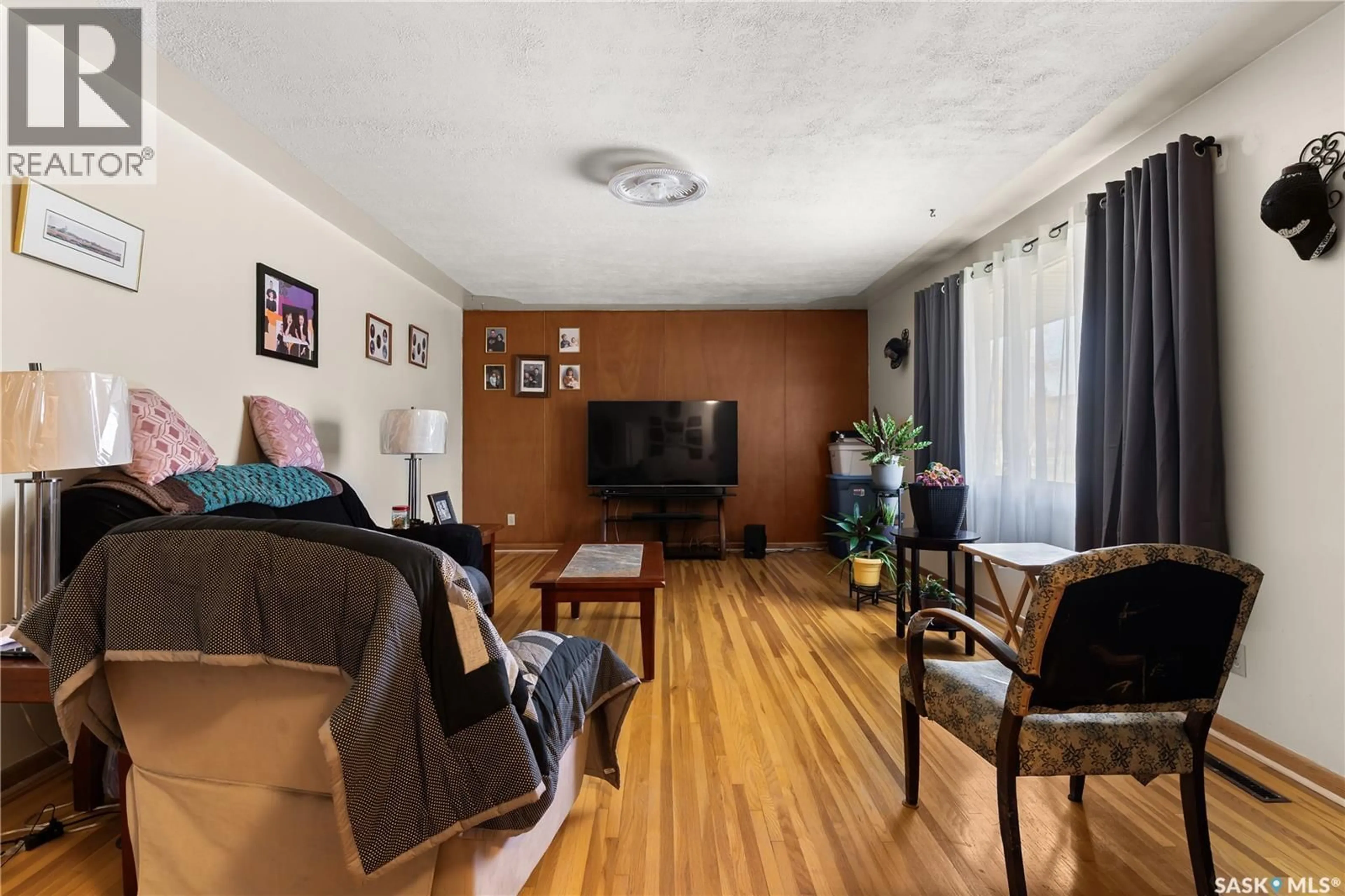 Living room with furniture, wood/laminate floor for 1000 HORACE STREET, Regina Saskatchewan S4T5L2