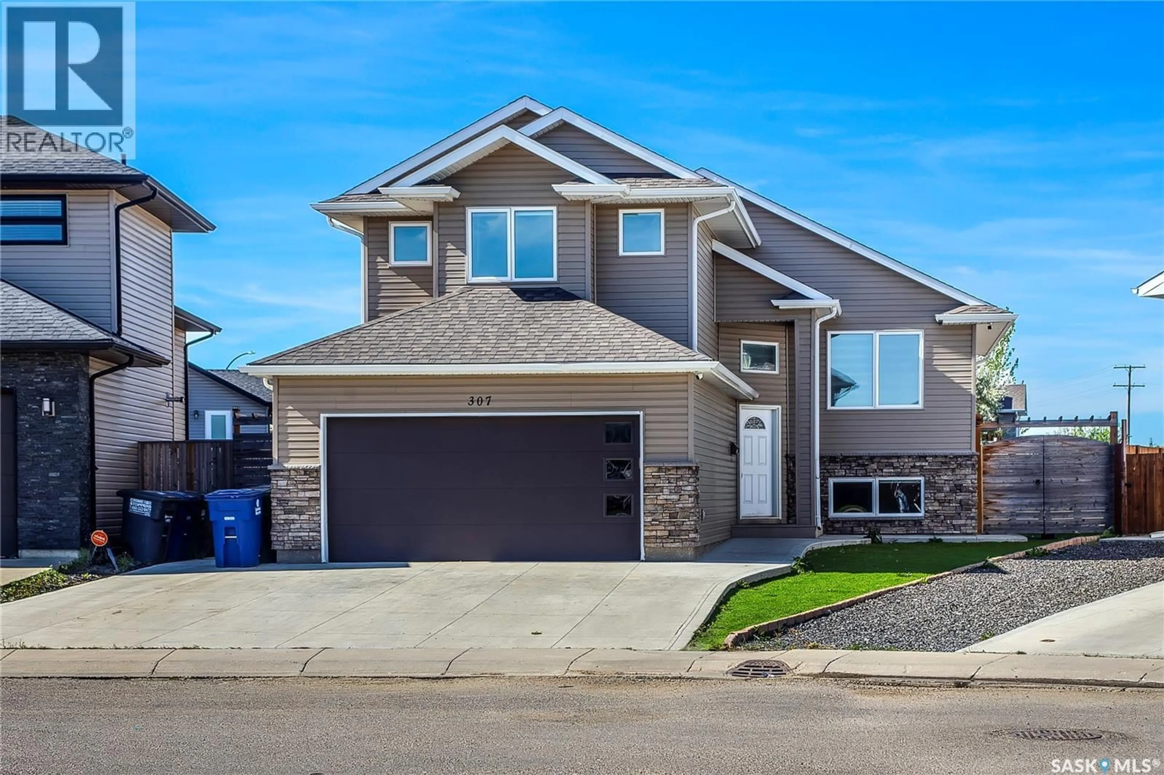 Home with vinyl exterior material, street for 307 KLASSEN CRESCENT, Saskatoon Saskatchewan S7R0E9