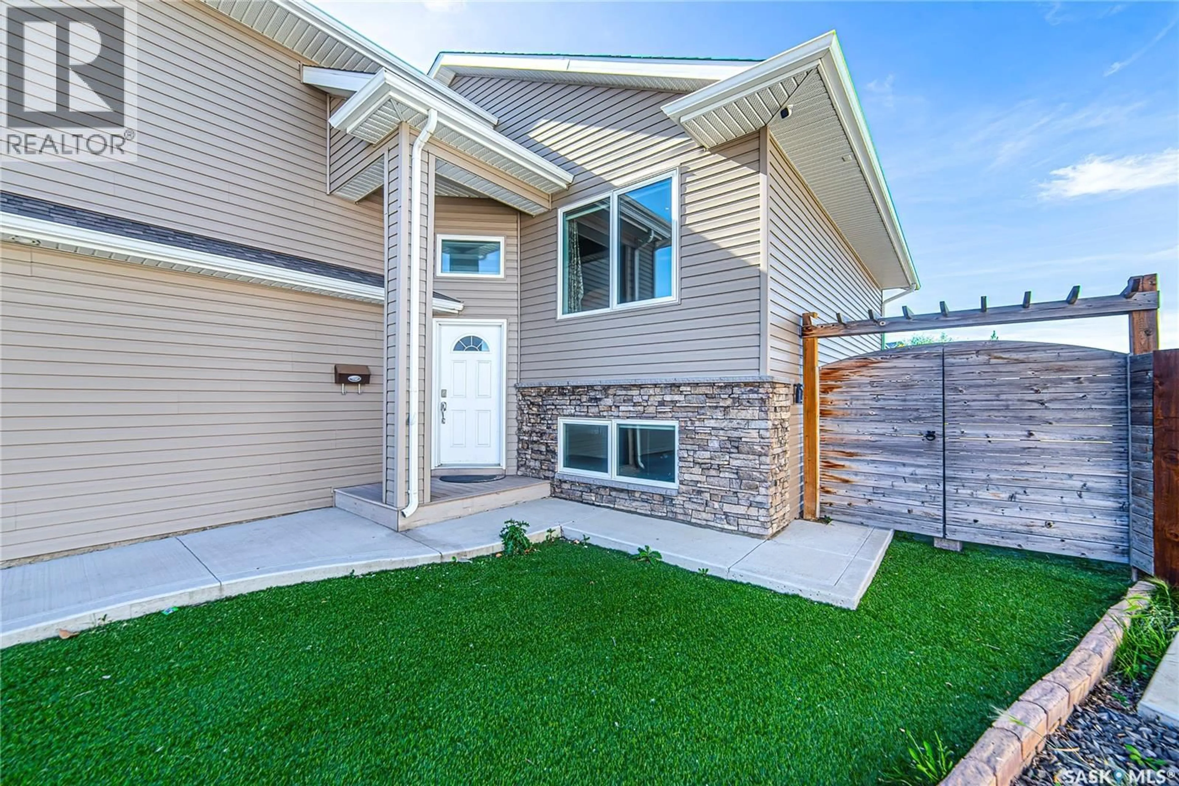 Home with vinyl exterior material, street for 307 KLASSEN CRESCENT, Saskatoon Saskatchewan S7R0E9
