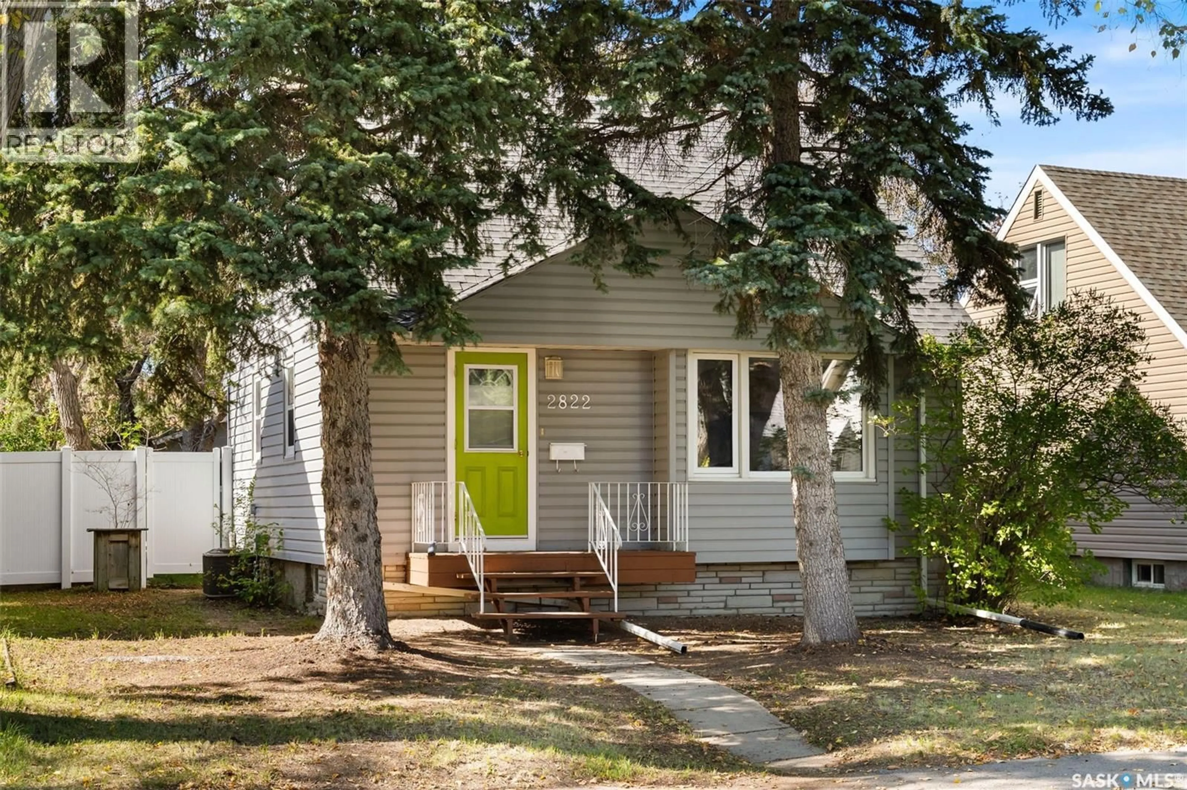 Home with vinyl exterior material, street for 2822 ARGYLE STREET, Regina Saskatchewan S4S2A7