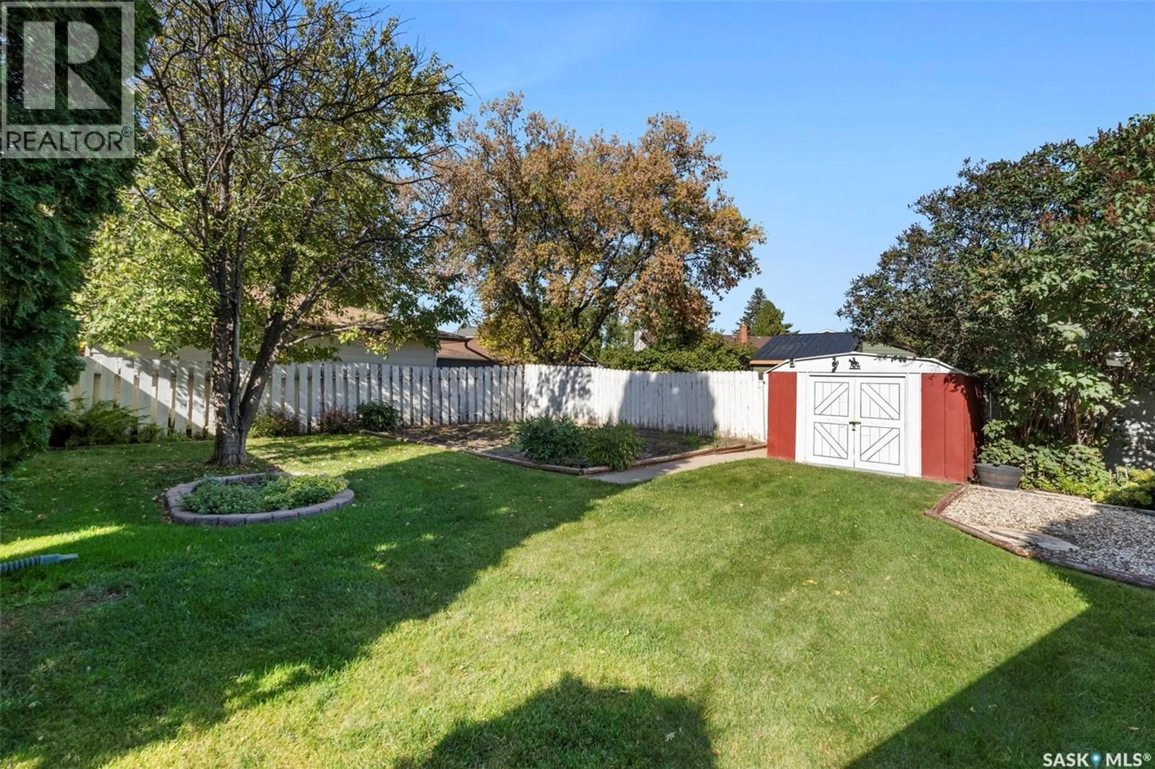 A pic from outside/outdoor area/front of a property/back of a property/a pic from drone, street for 389 BALSAM CRESCENT, Saskatoon Saskatchewan S7N2L9
