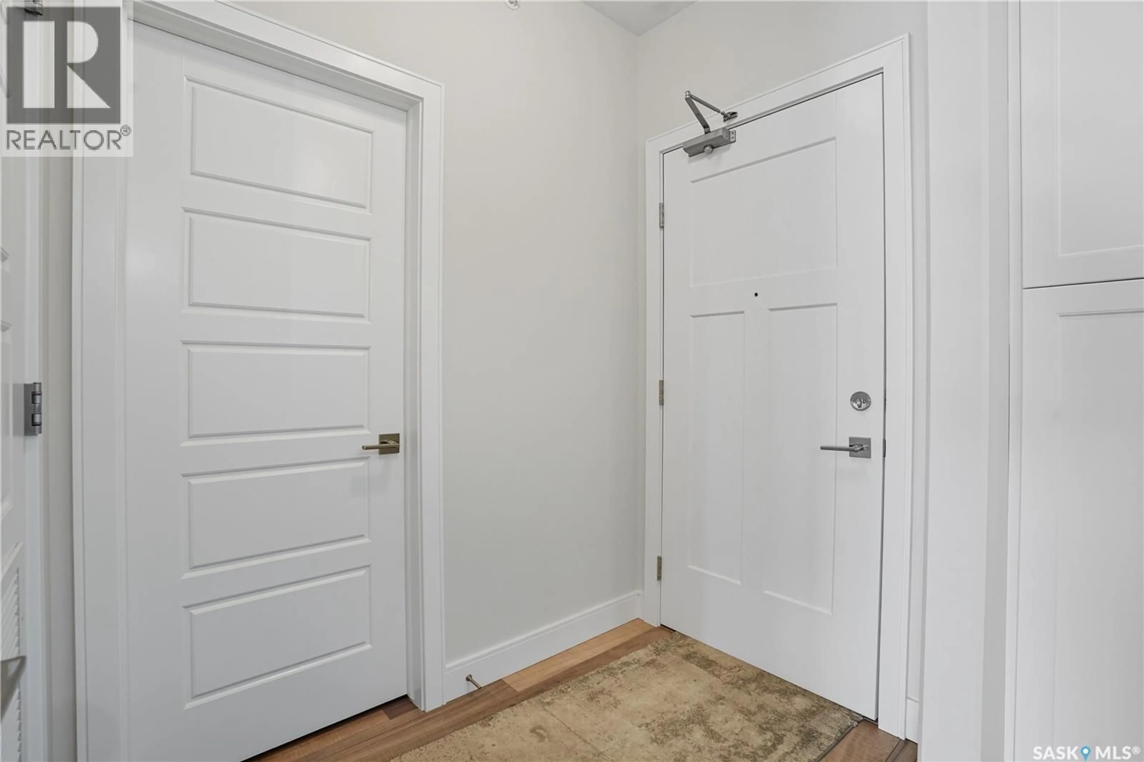 Indoor entryway for 105 - 303 WILLIS CRESCENT, Saskatoon Saskatchewan S7T0Z3