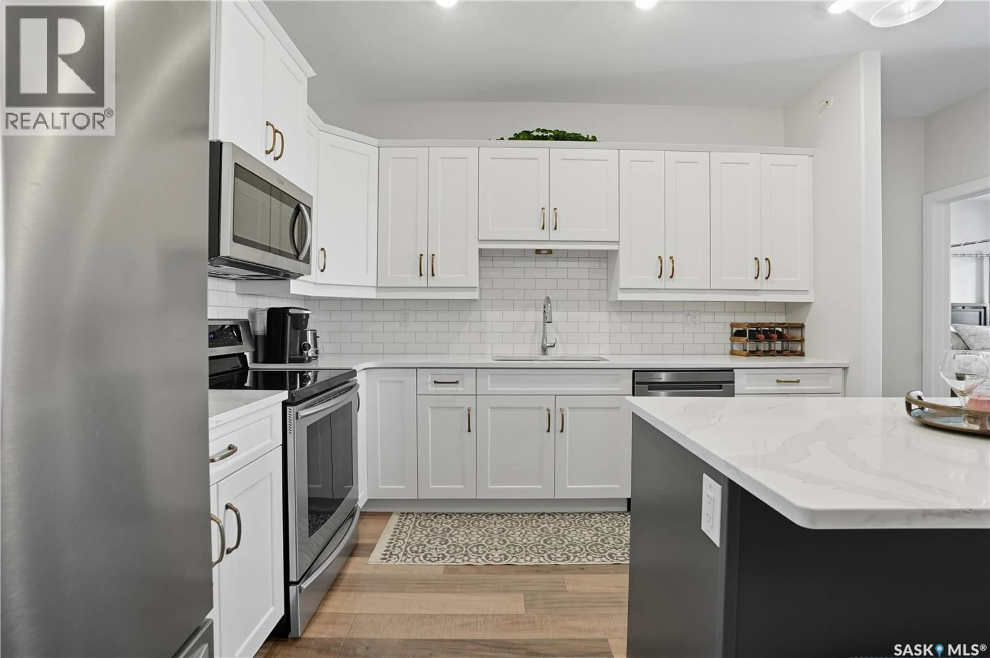 Open concept kitchen, ceramic/tile floor for 105 - 303 WILLIS CRESCENT, Saskatoon Saskatchewan S7T0Z3