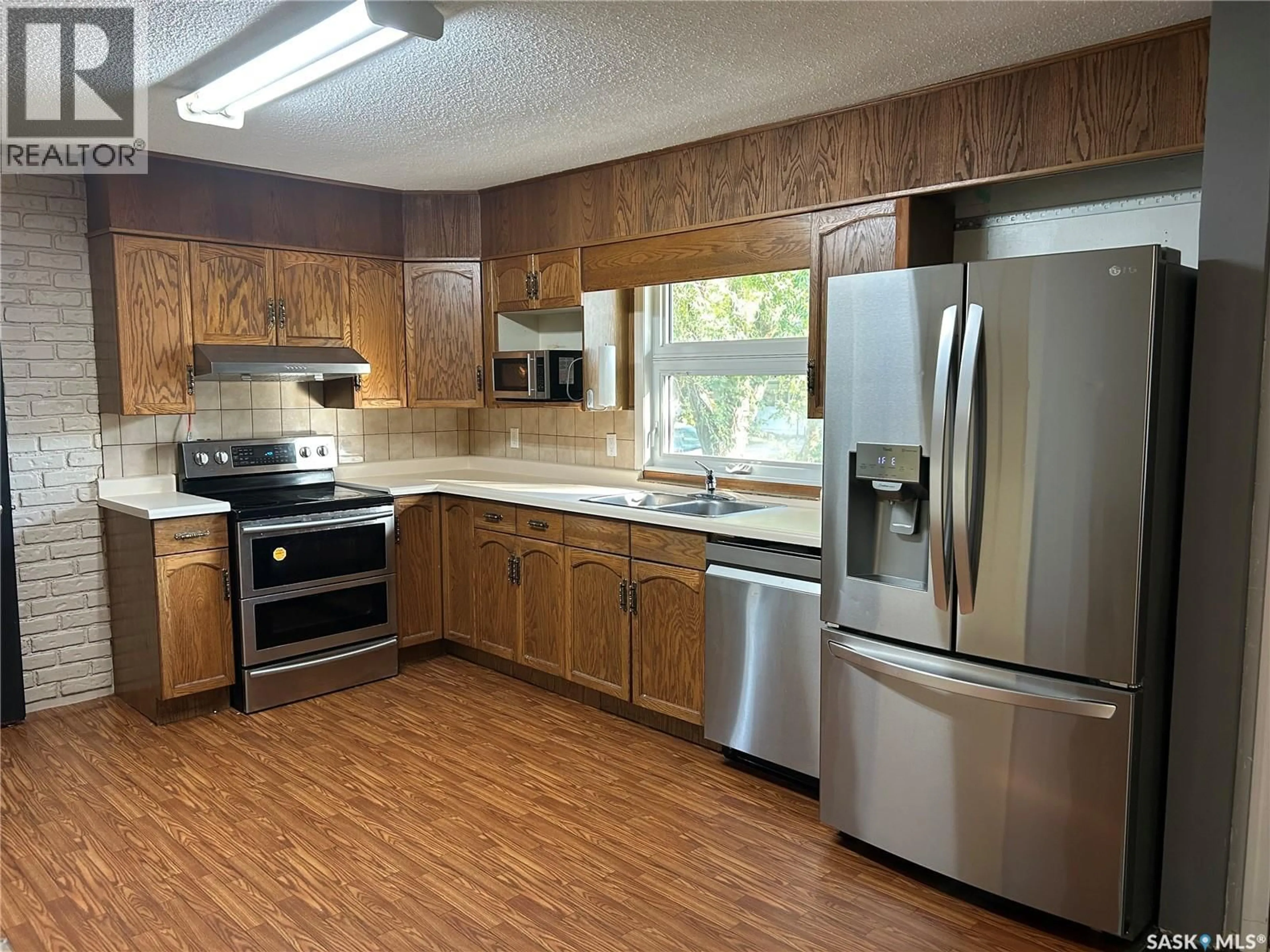 Standard kitchen, wood/laminate floor for 256 DUNCAN ROAD, Estevan Saskatchewan S4A0A4