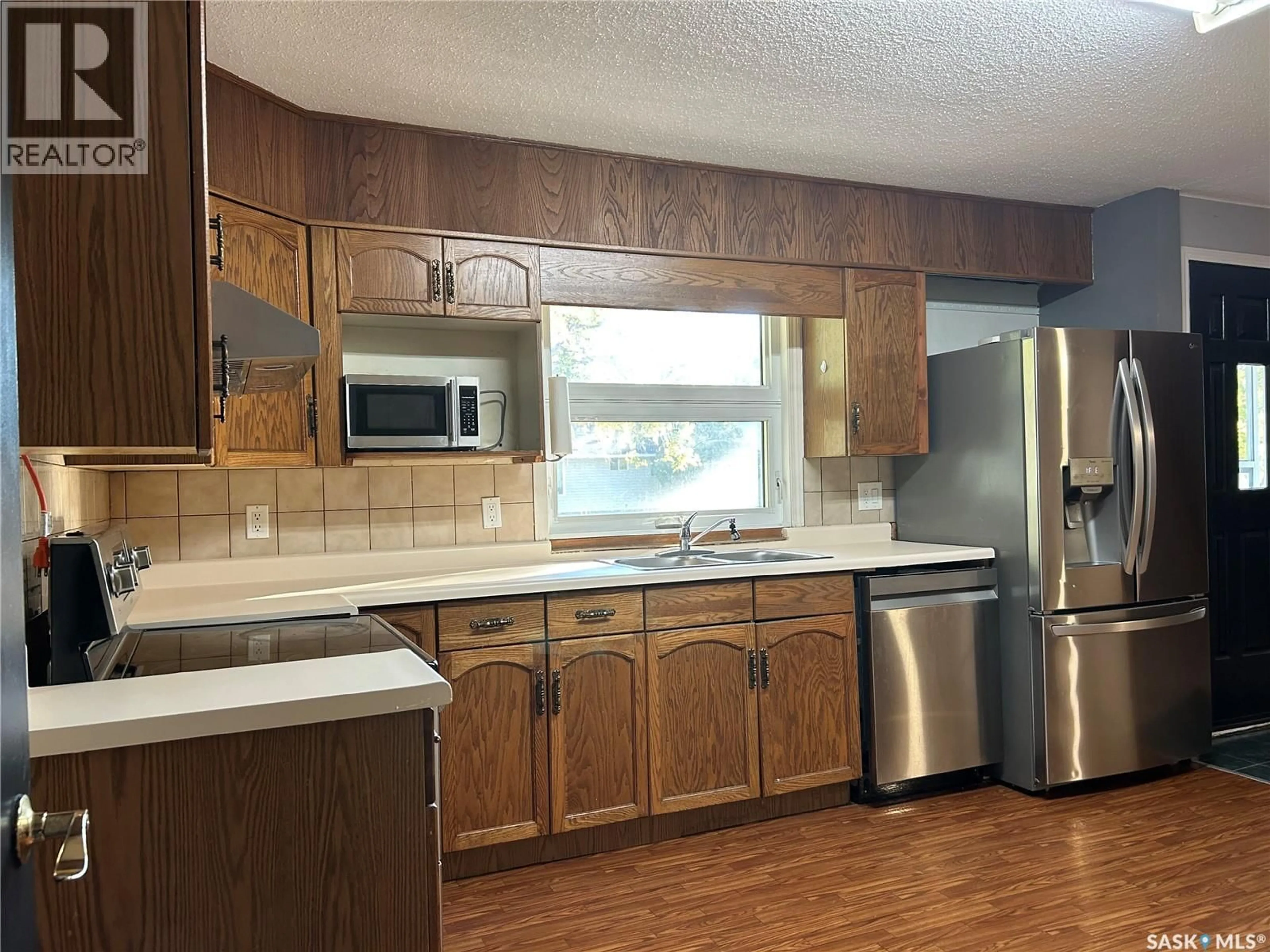 Standard kitchen, wood/laminate floor for 256 DUNCAN ROAD, Estevan Saskatchewan S4A0A4
