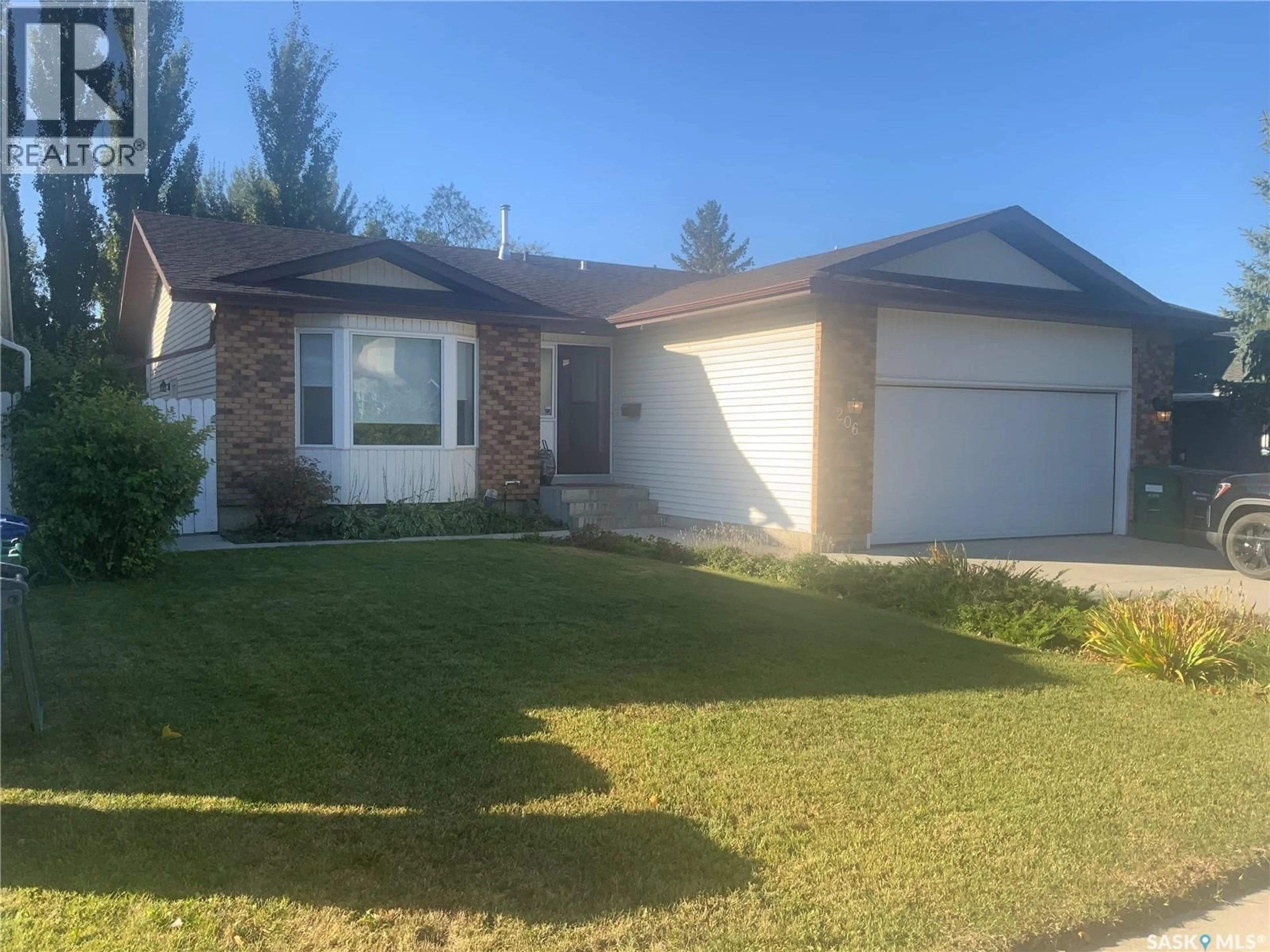 Home with vinyl exterior material, street for 206 PEREHUDOFF COURT, Saskatoon Saskatchewan S7N4H1