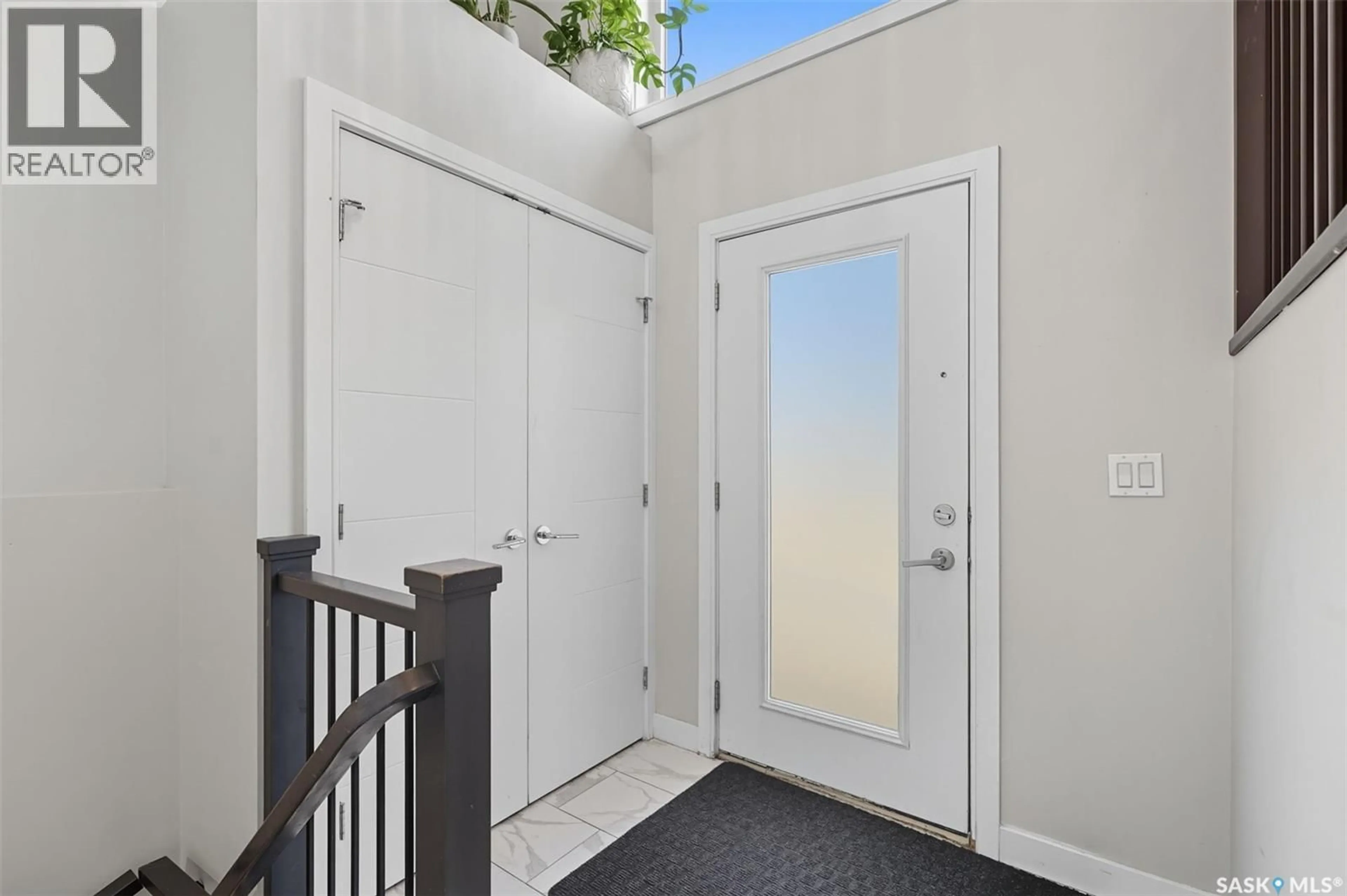 Indoor entryway for 4127 33RD STREET, Saskatoon Saskatchewan S7R0M4