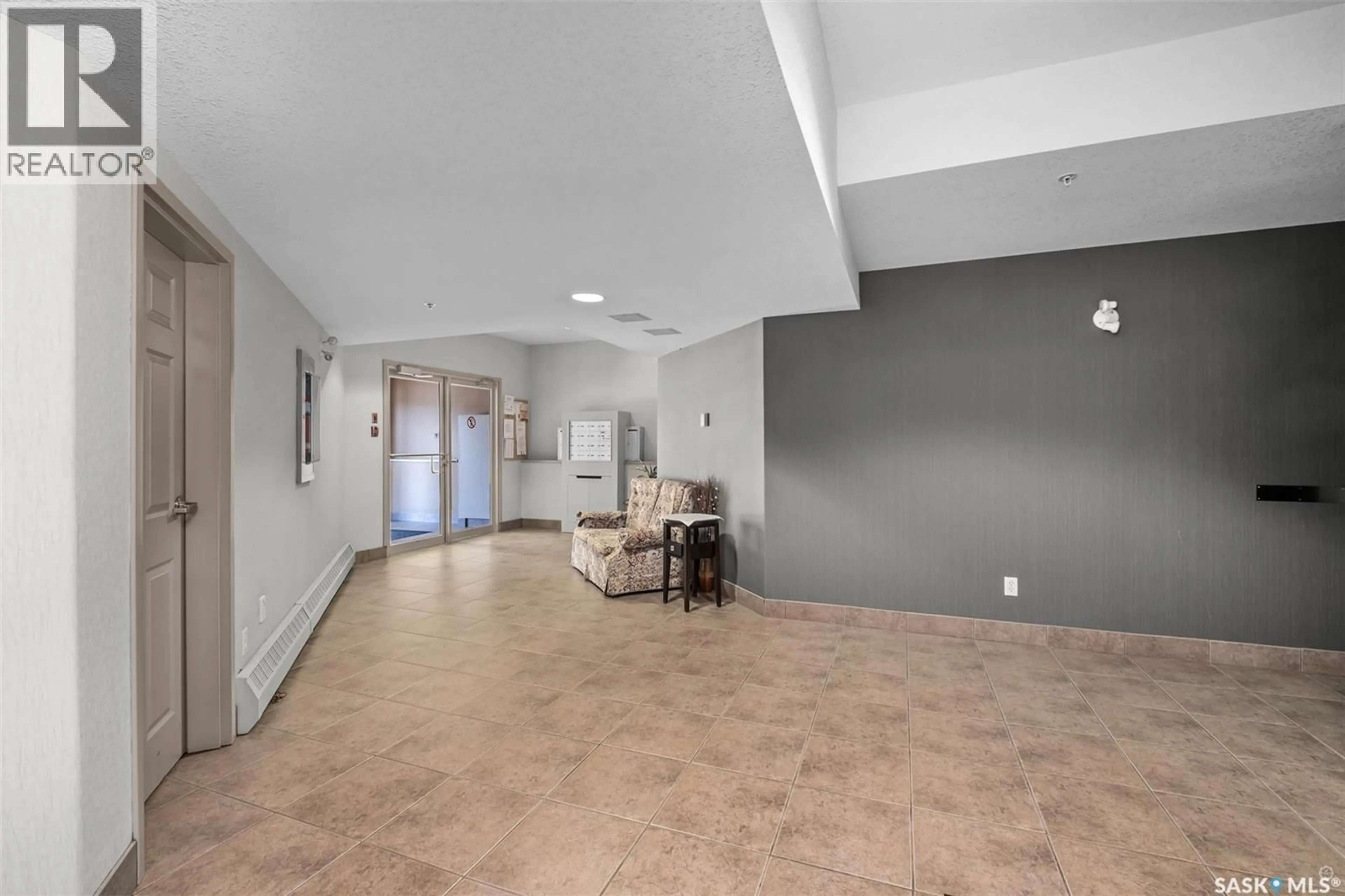 Indoor foyer for 105 - 586 RIVER STREET, Prince Albert Saskatchewan S6V0A6